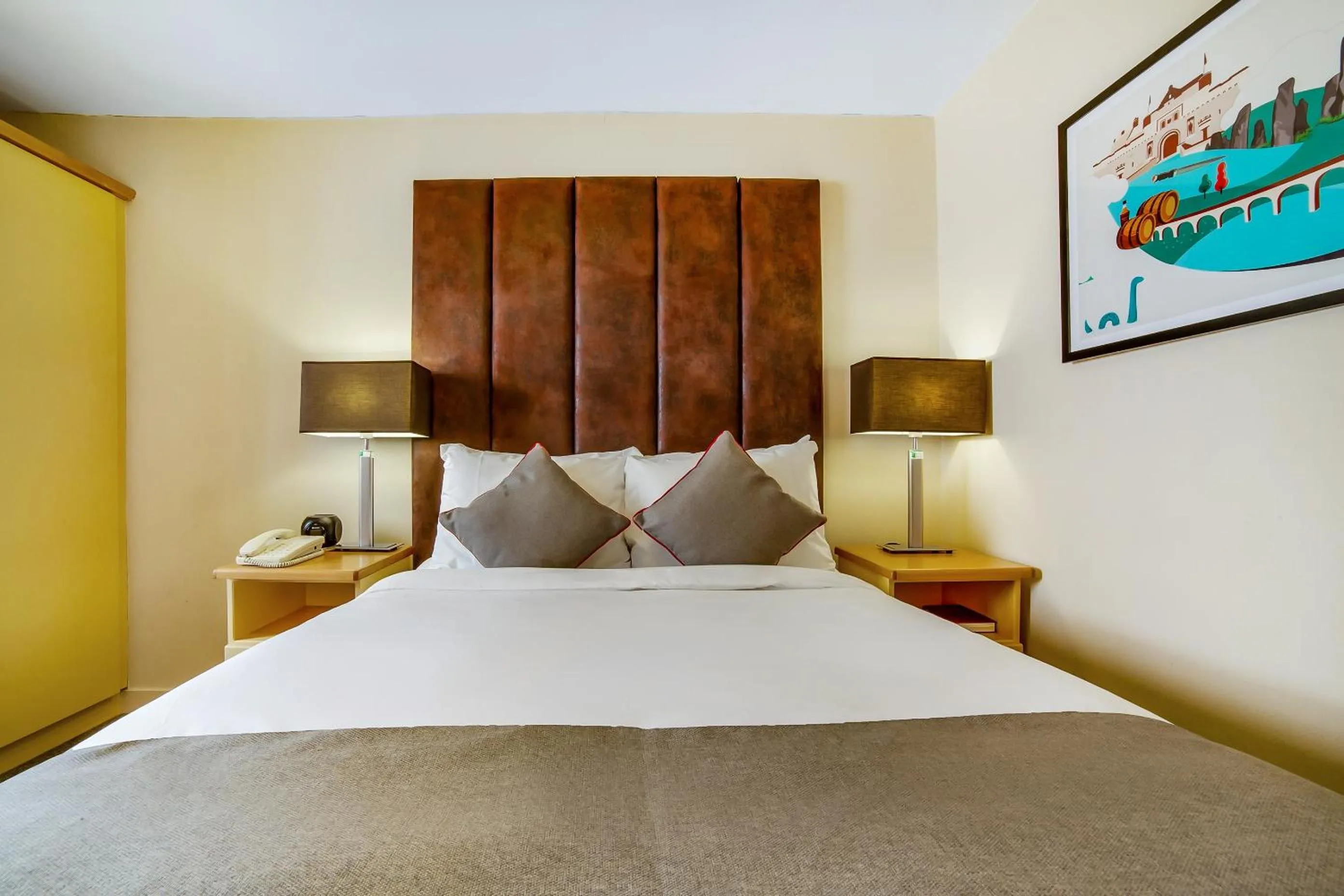 Bedroom, Bed in Brentwood Aberdeen City Centre near Union Street