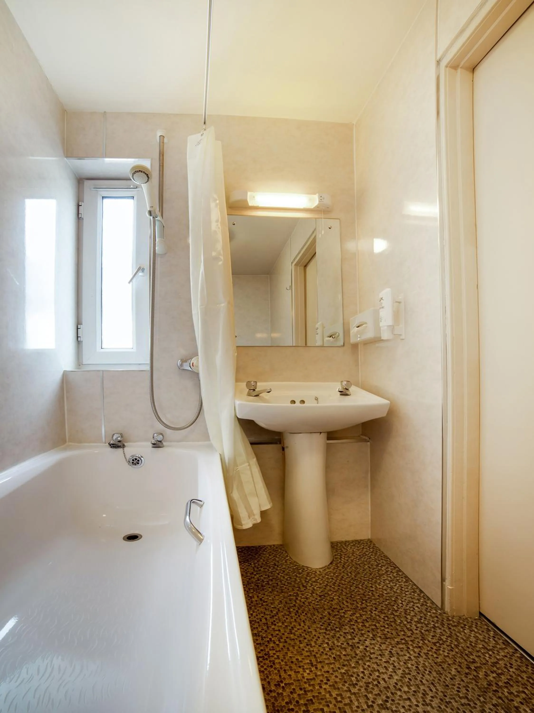 Bathroom in Brentwood Aberdeen City Centre near Union Street