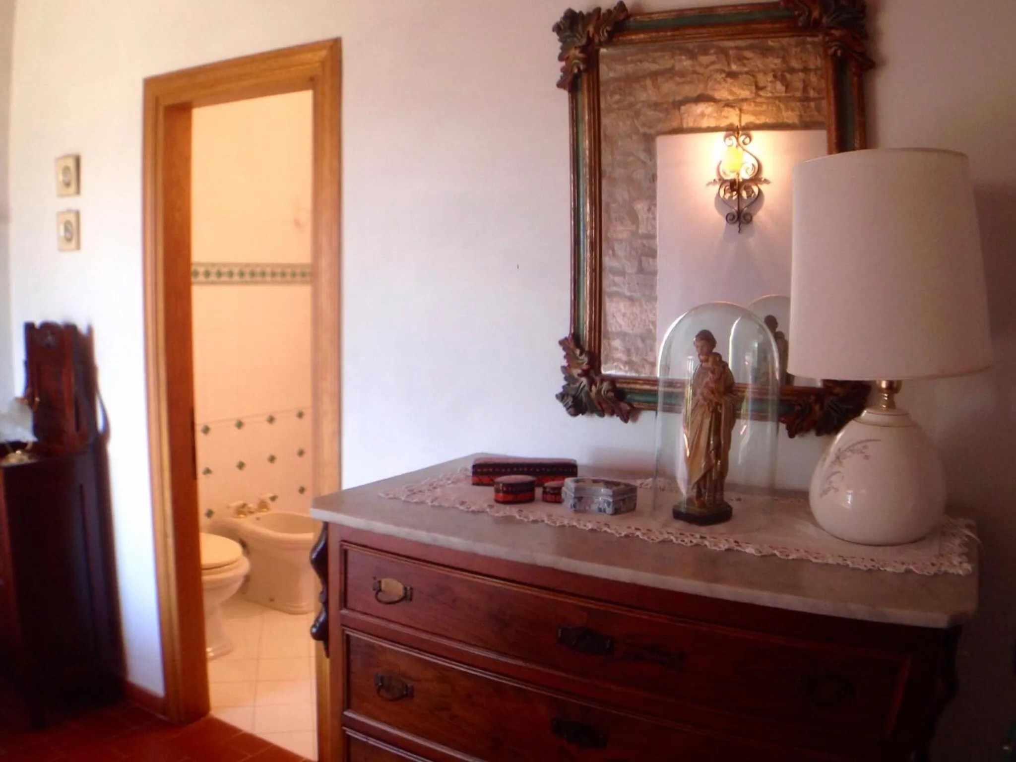 Decorative detail in Residenza Santa Maria In Borraccia