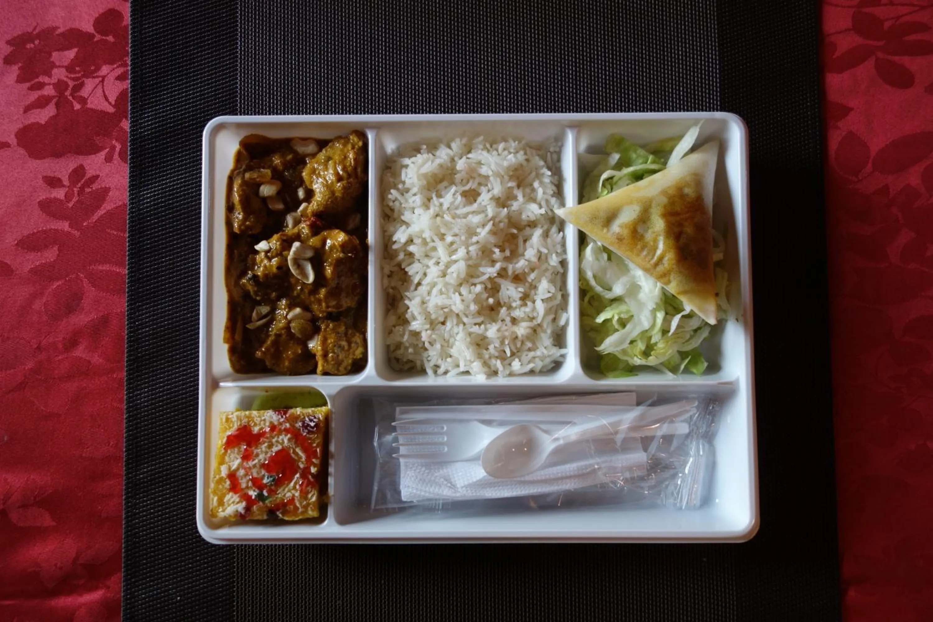 Restaurant/places to eat in Le Fauverney Lodge