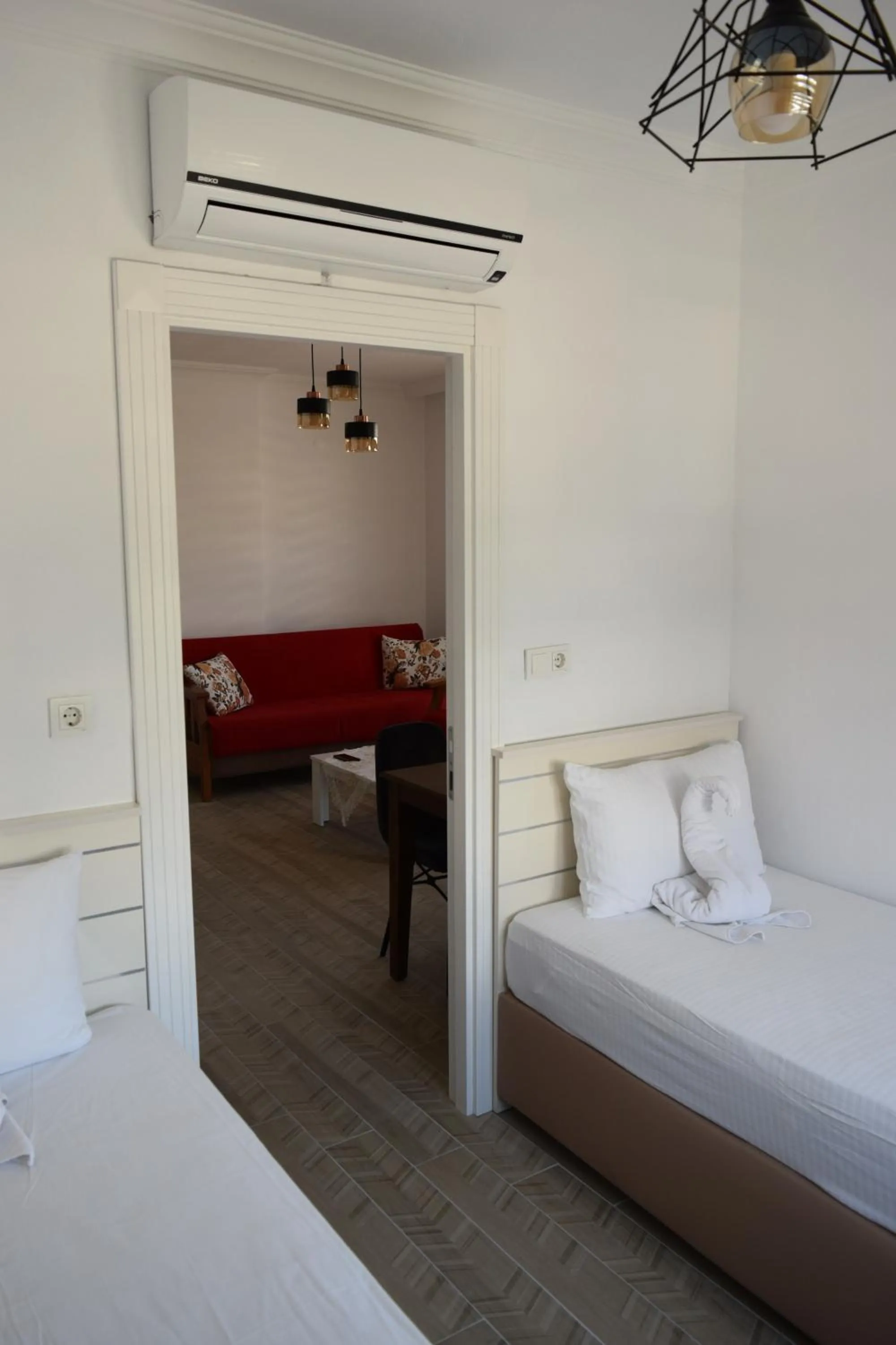 Bedroom, Bed in Güden-Pearl