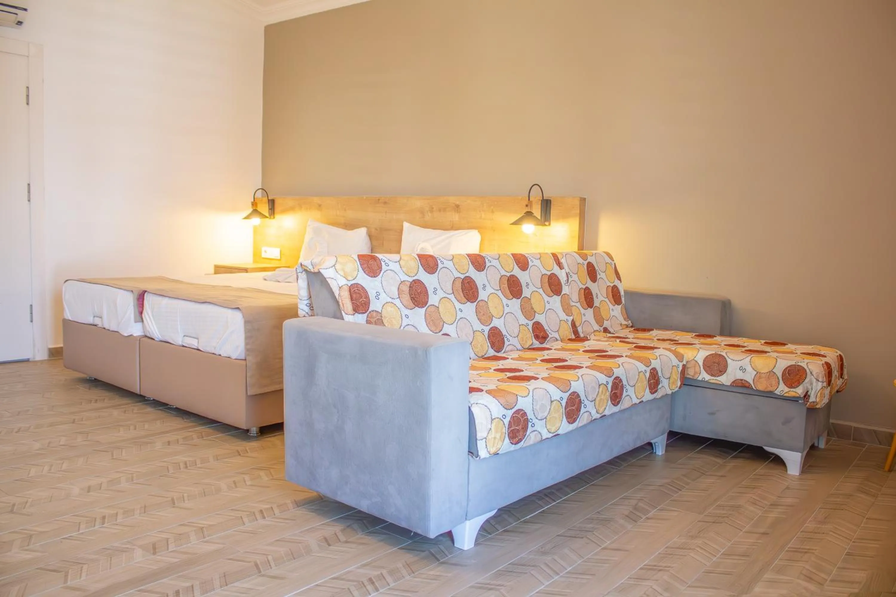 Living room, Bed in Güden-Pearl