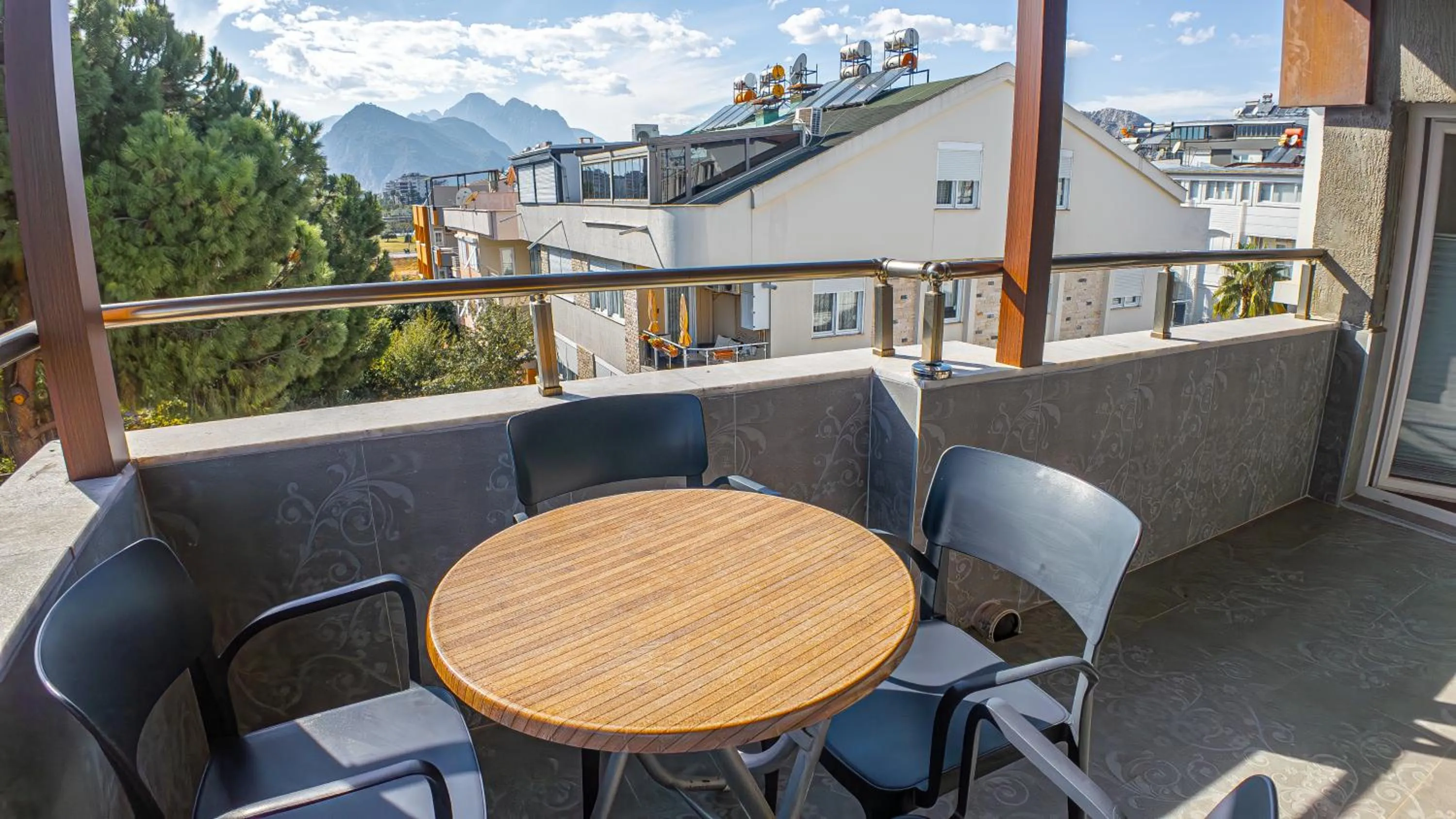 Natural landscape in Güden-Pearl