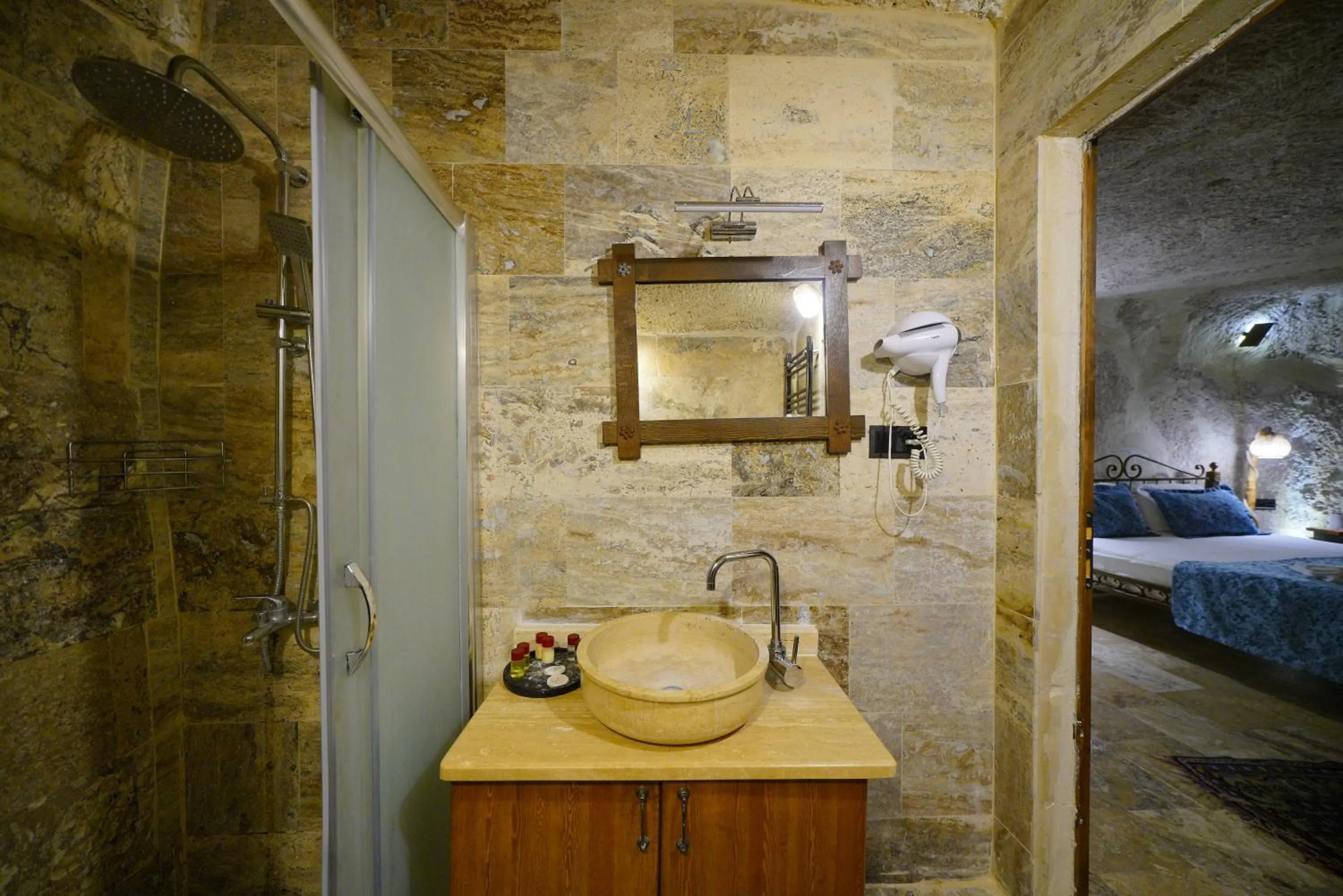 Bathroom in Emit Cave Hotel