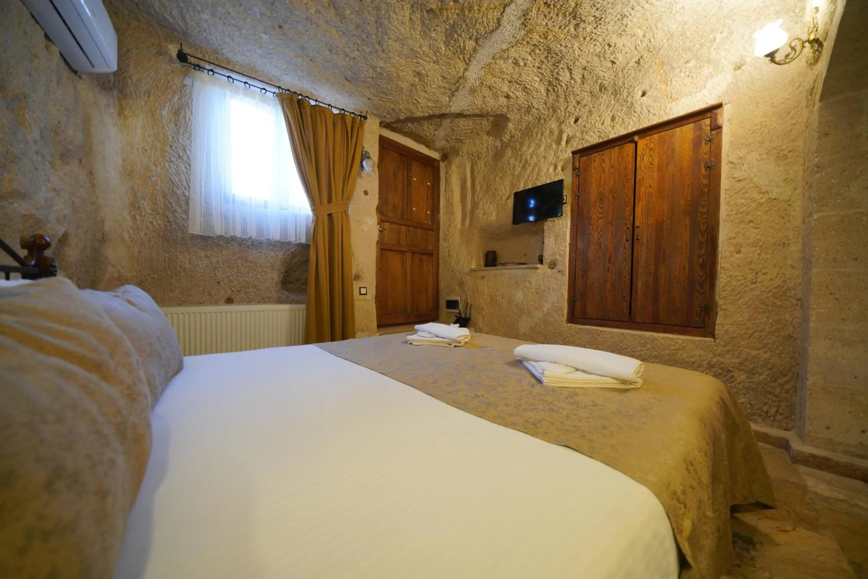 Bed in Emit Cave Hotel