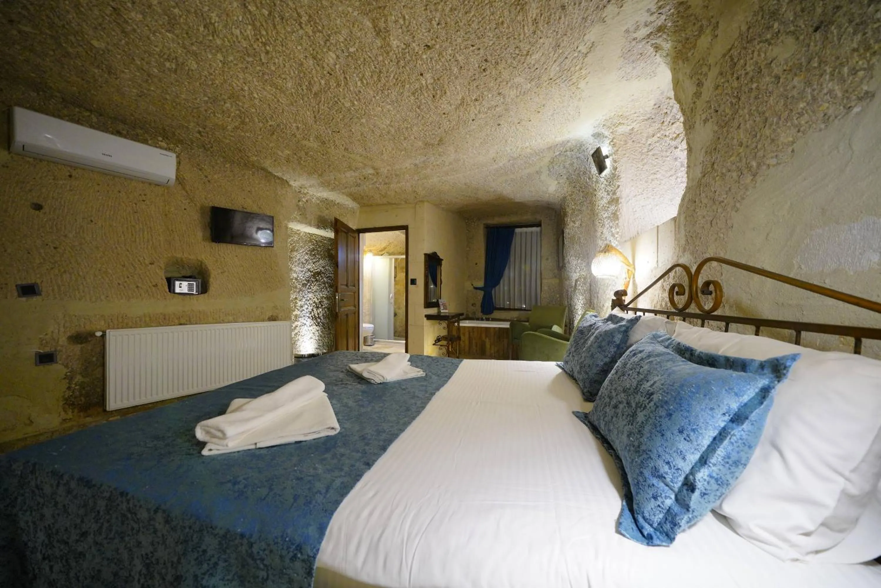 Bed in Emit Cave Hotel