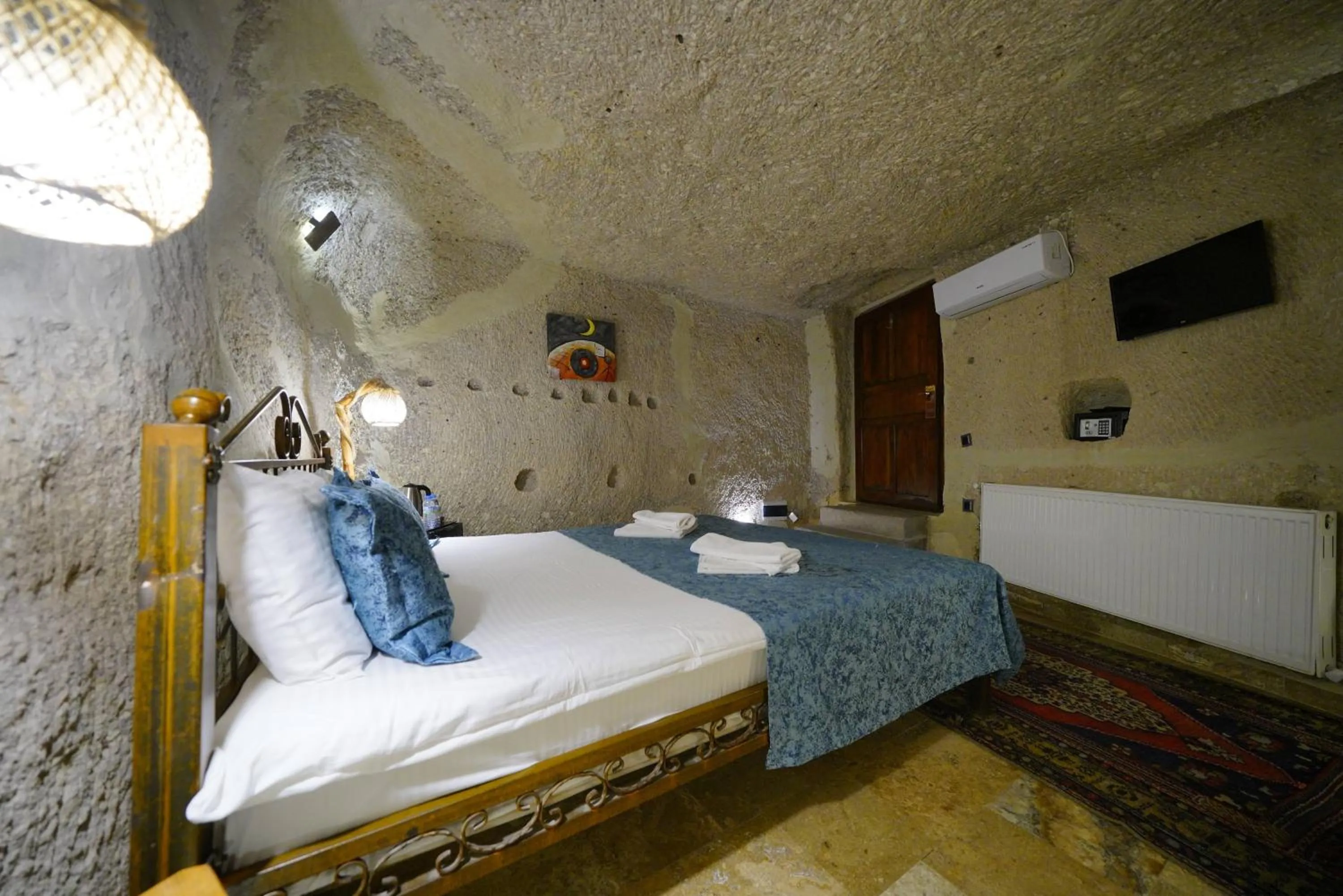 Bed in Emit Cave Hotel