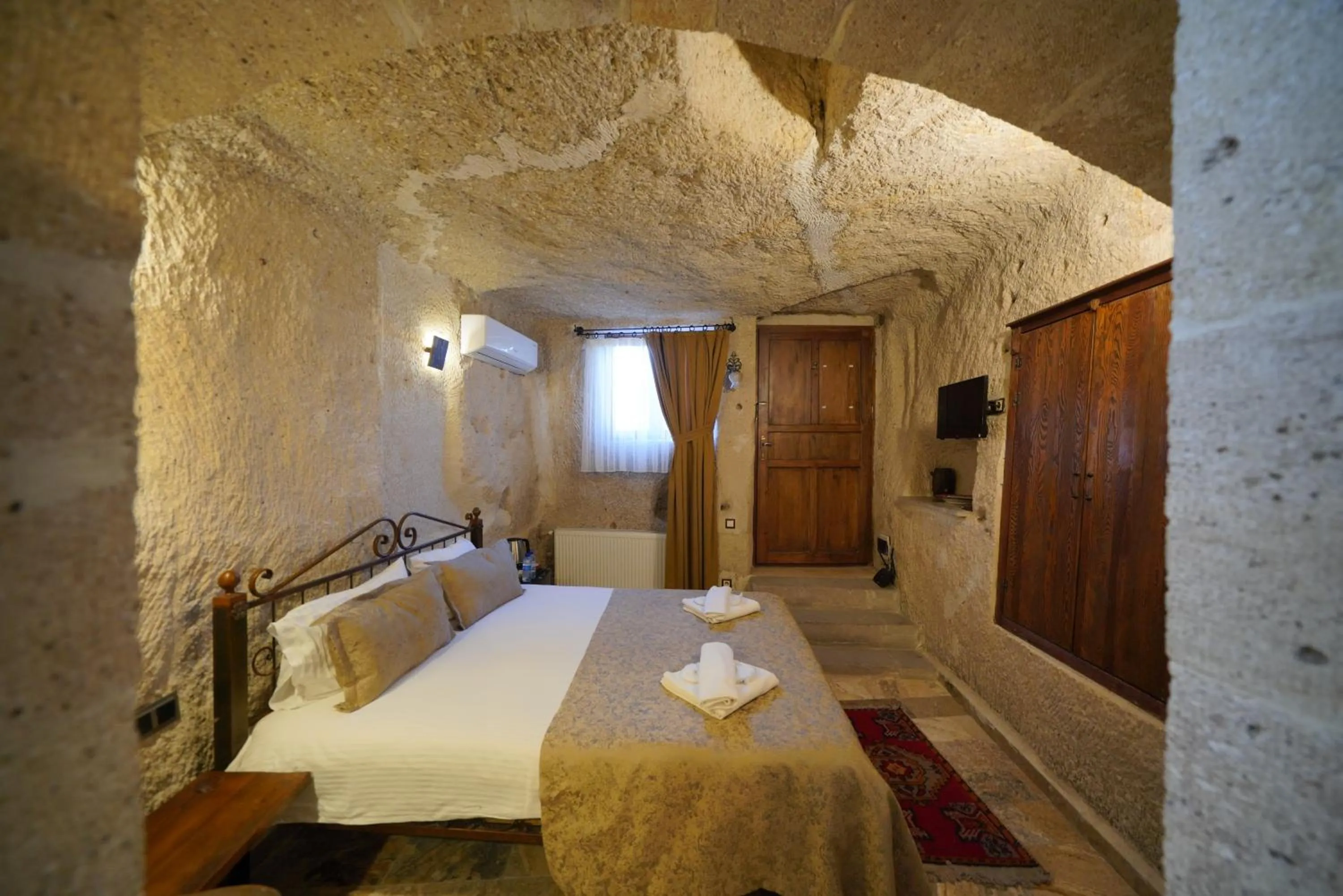 Bed in Emit Cave Hotel