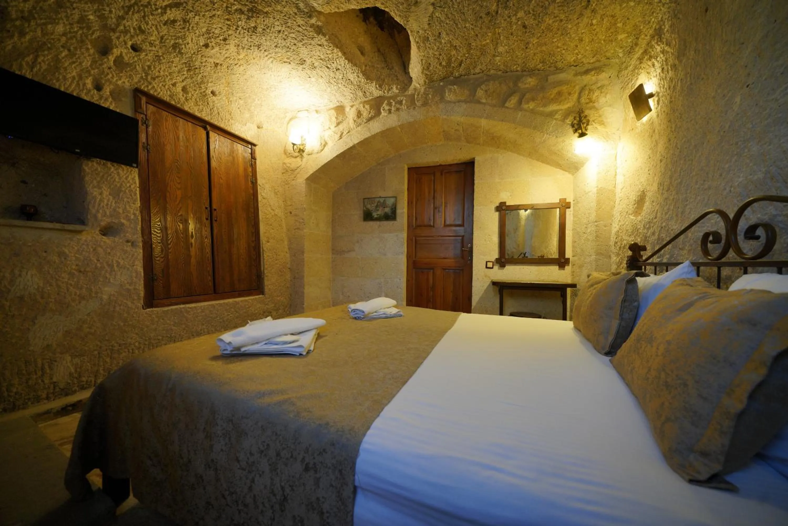 Bed in Emit Cave Hotel