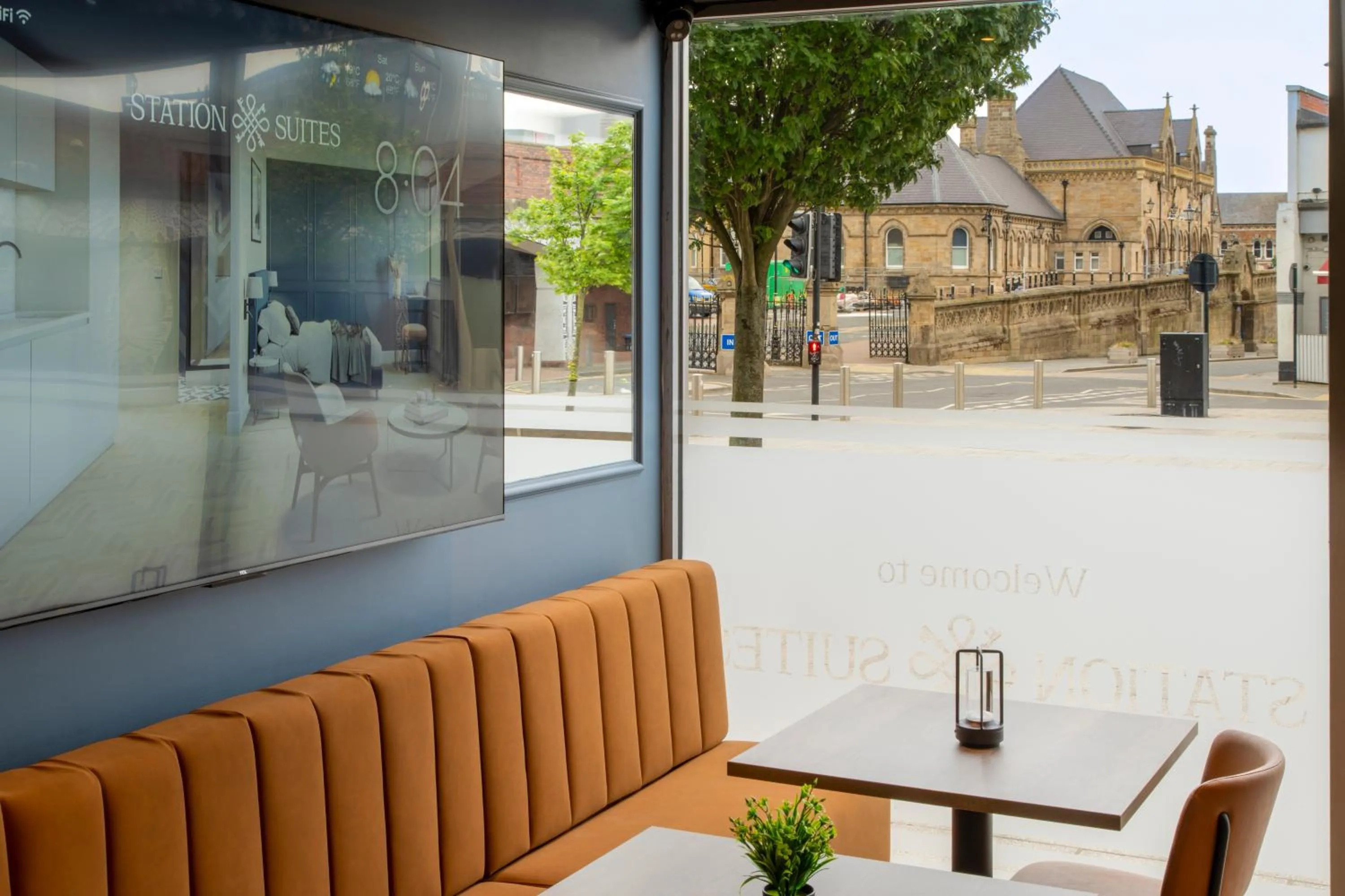 Restaurant/places to eat in Station Suites Aparthotel