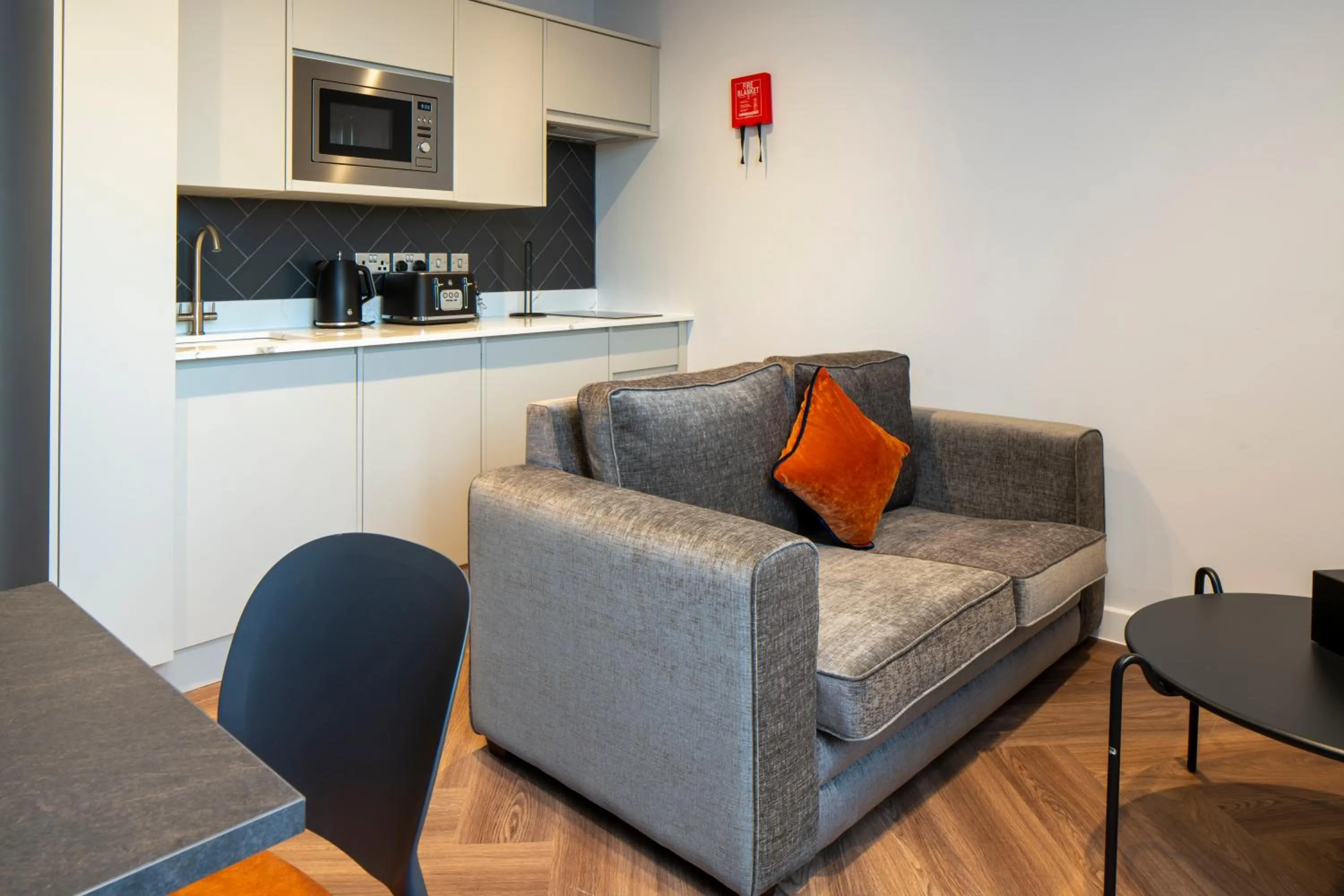 Kitchen or kitchenette in Station Suites Aparthotel