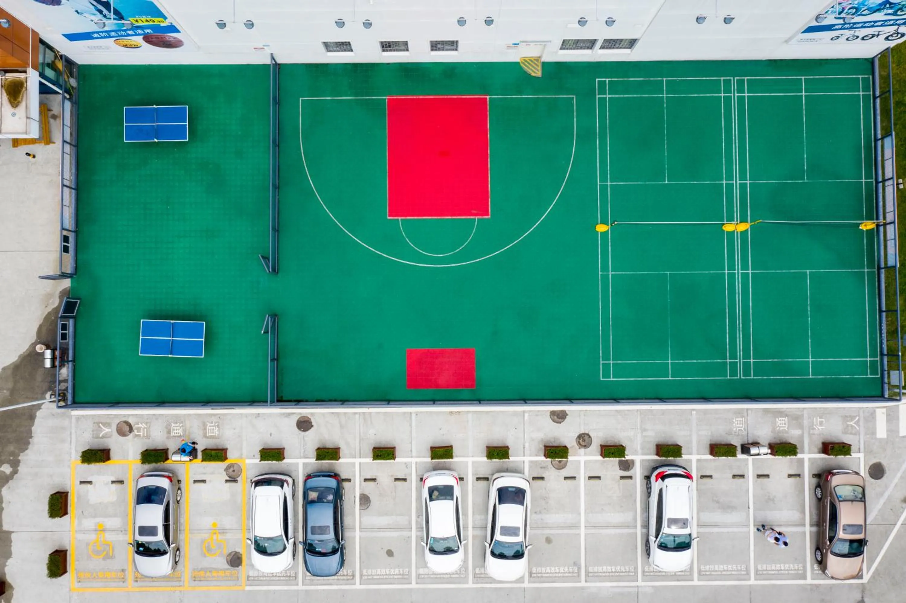 Parking in LanOu hotel