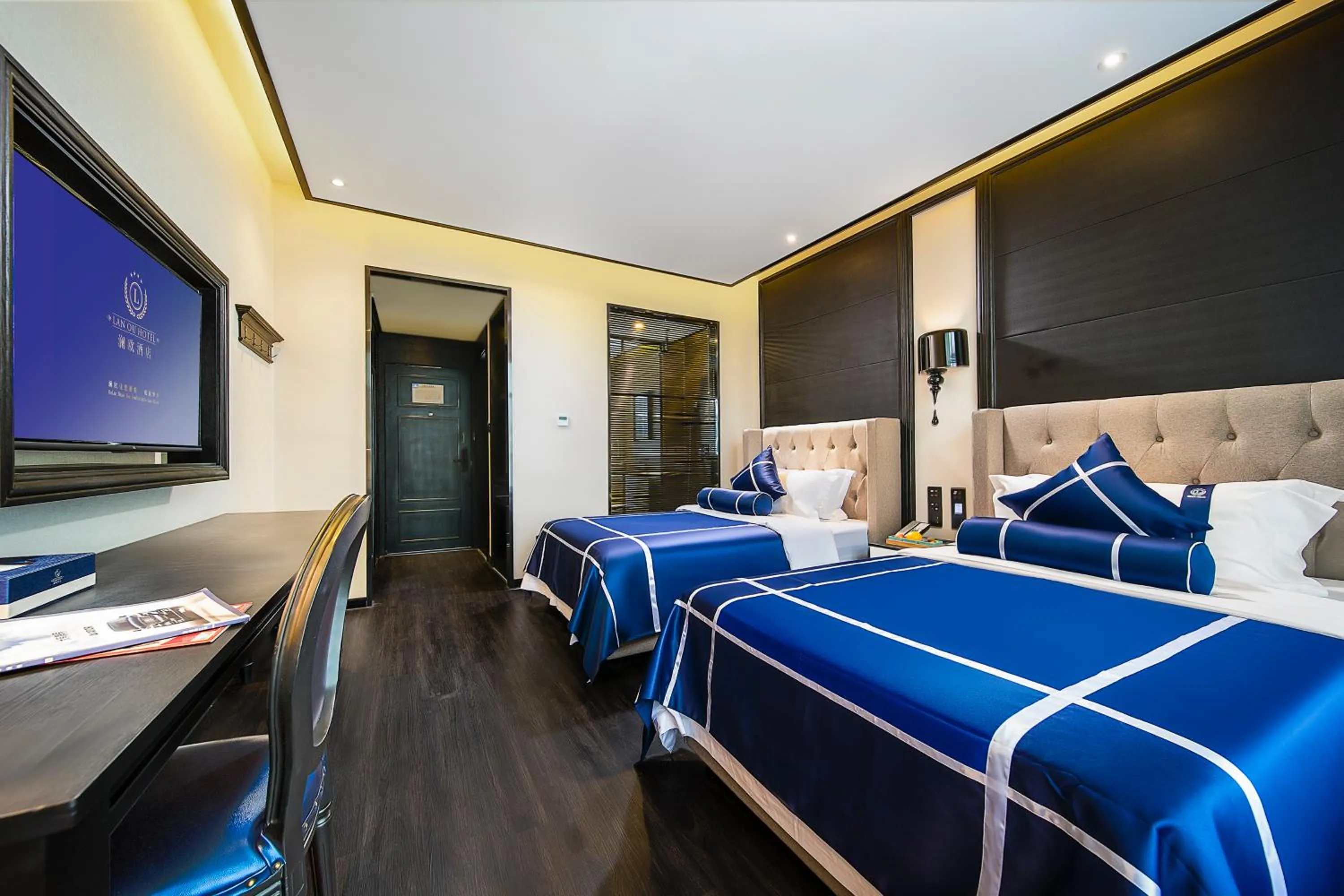 Photo of the whole room, Bed in LanOu hotel