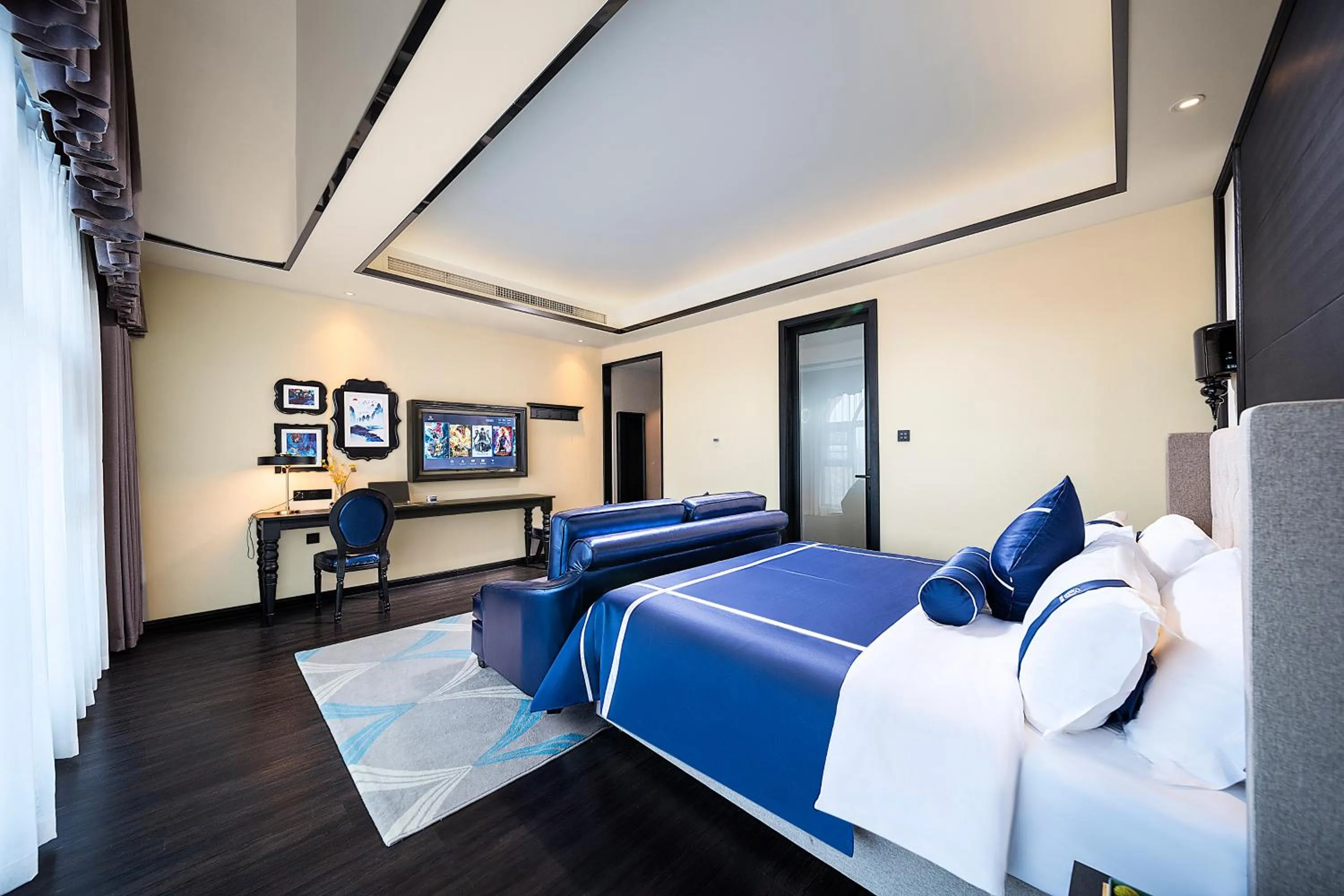 Photo of the whole room, Bed in LanOu hotel