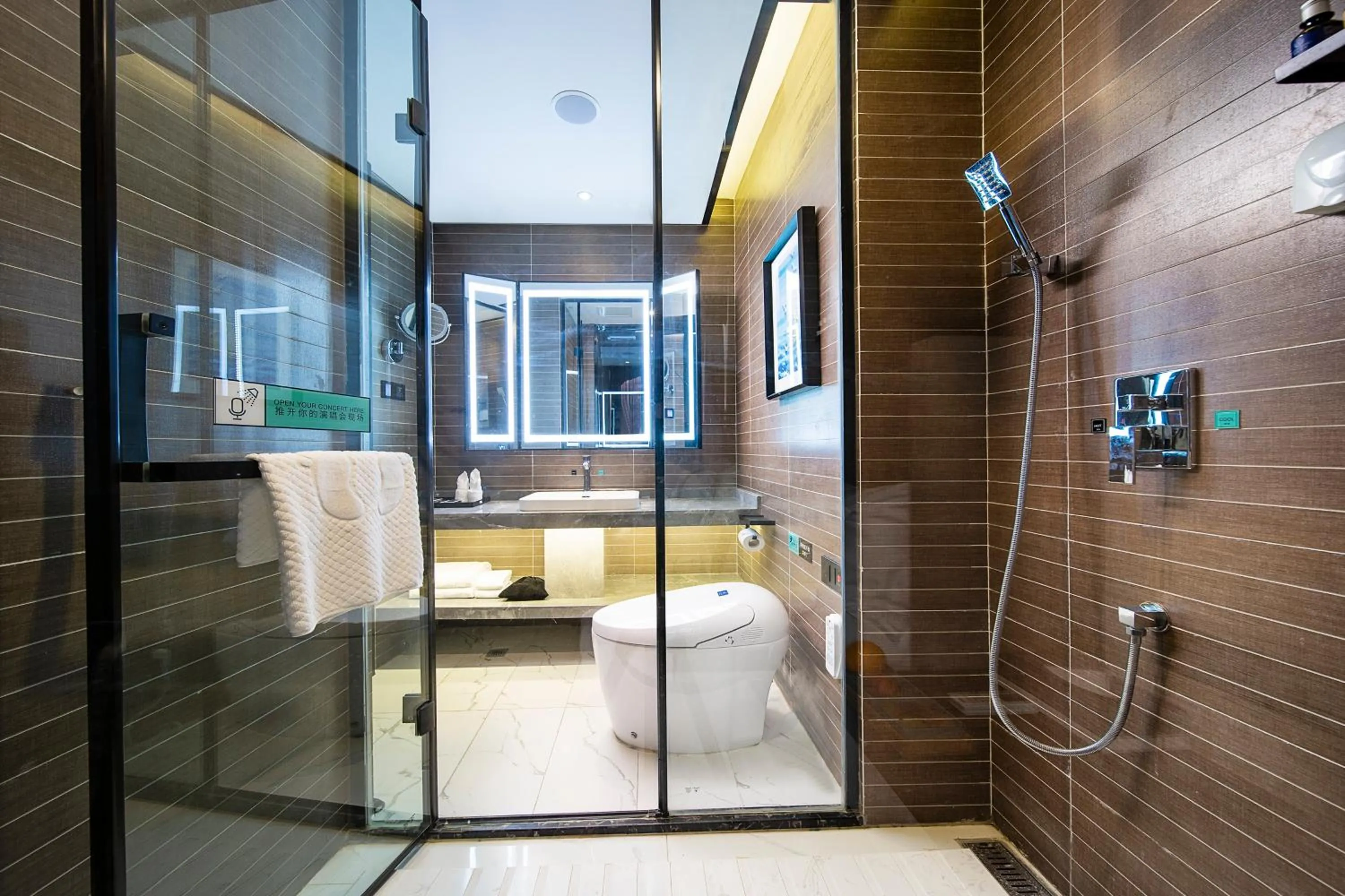 Toilet in LanOu hotel