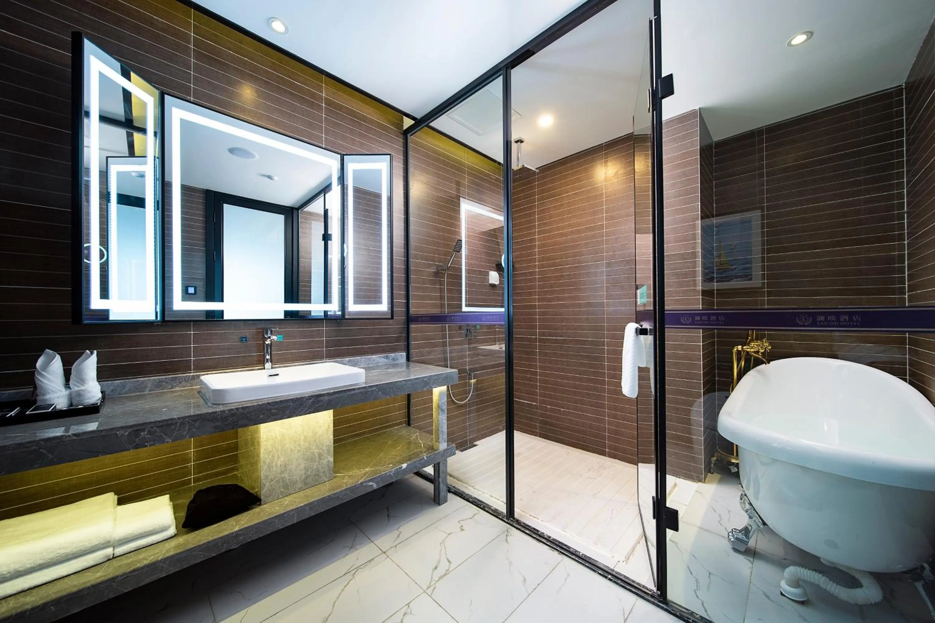 Toilet in LanOu hotel