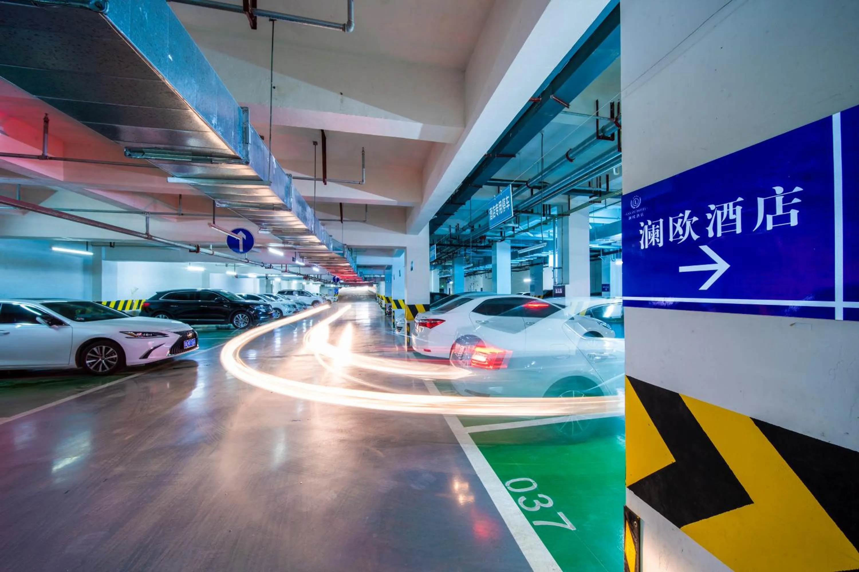 Parking in LanOu hotel