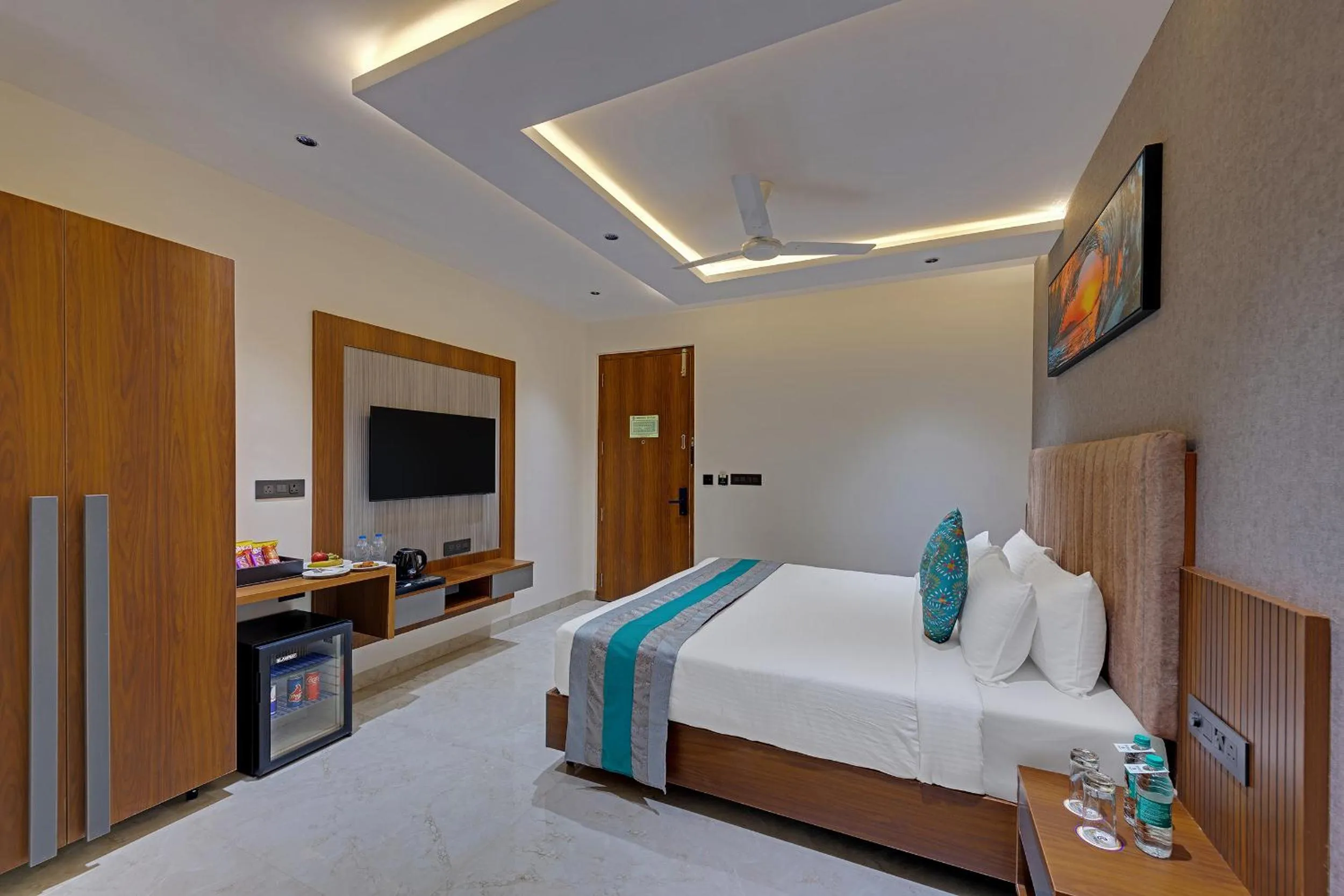 TV and multimedia, Bed in Click Hotel Shamshabad - Hyderabad Airport