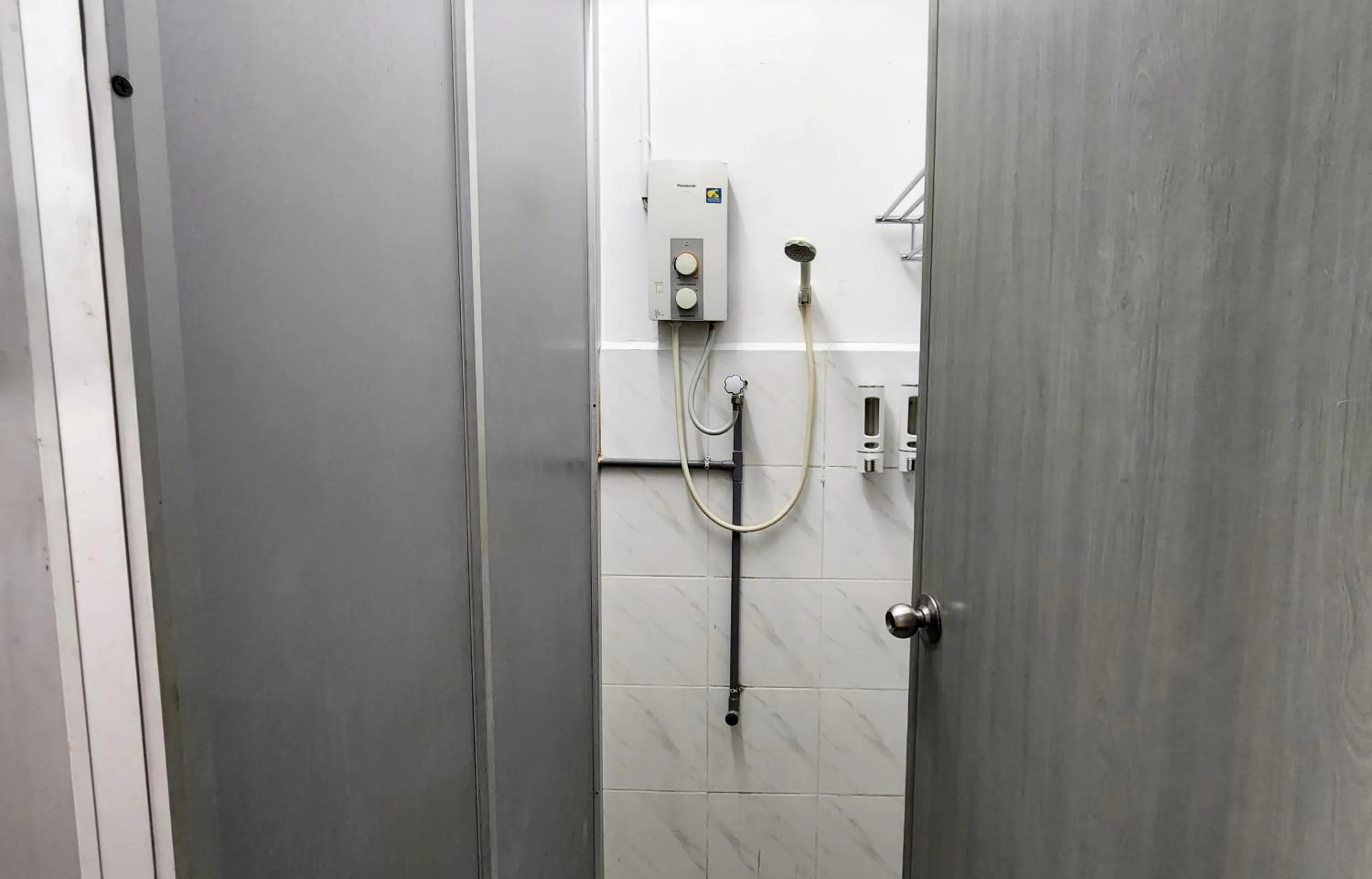 Shower in Vintage Inn