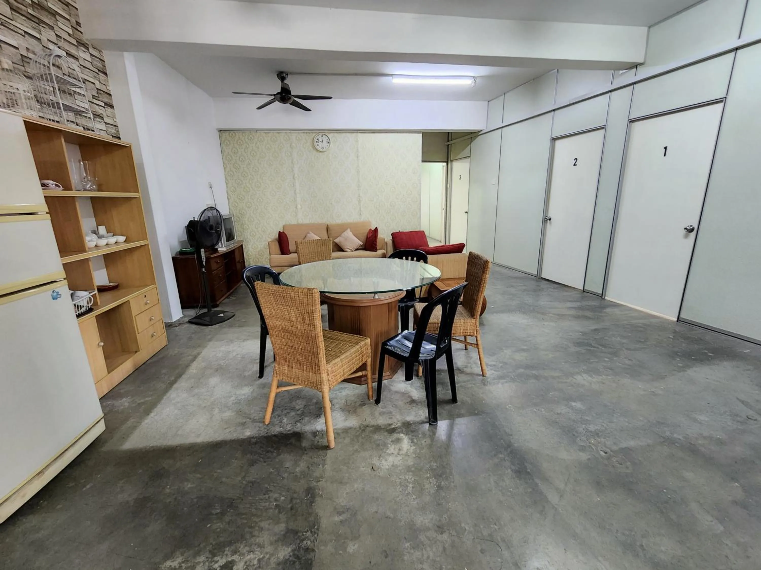 Communal lounge/ TV room in Vintage Inn