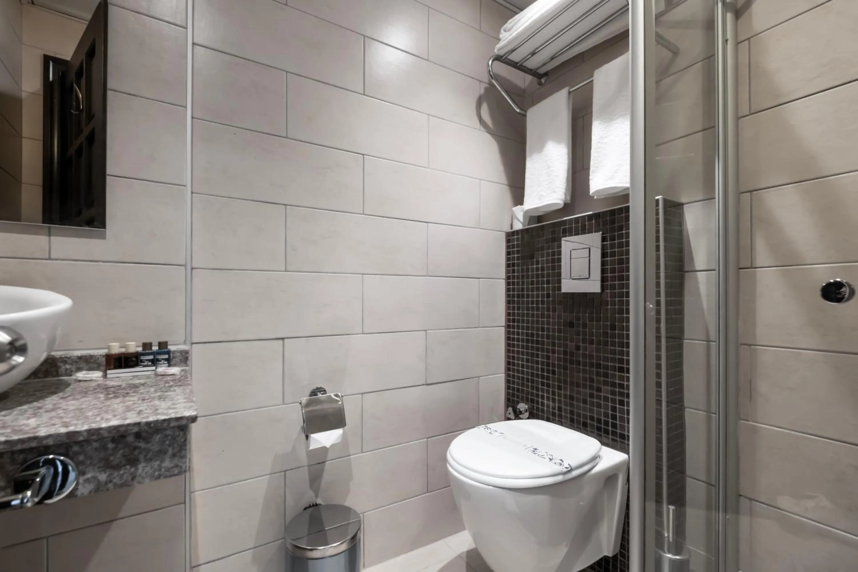 Toilet in Parador Sky Hotel All Inclusive