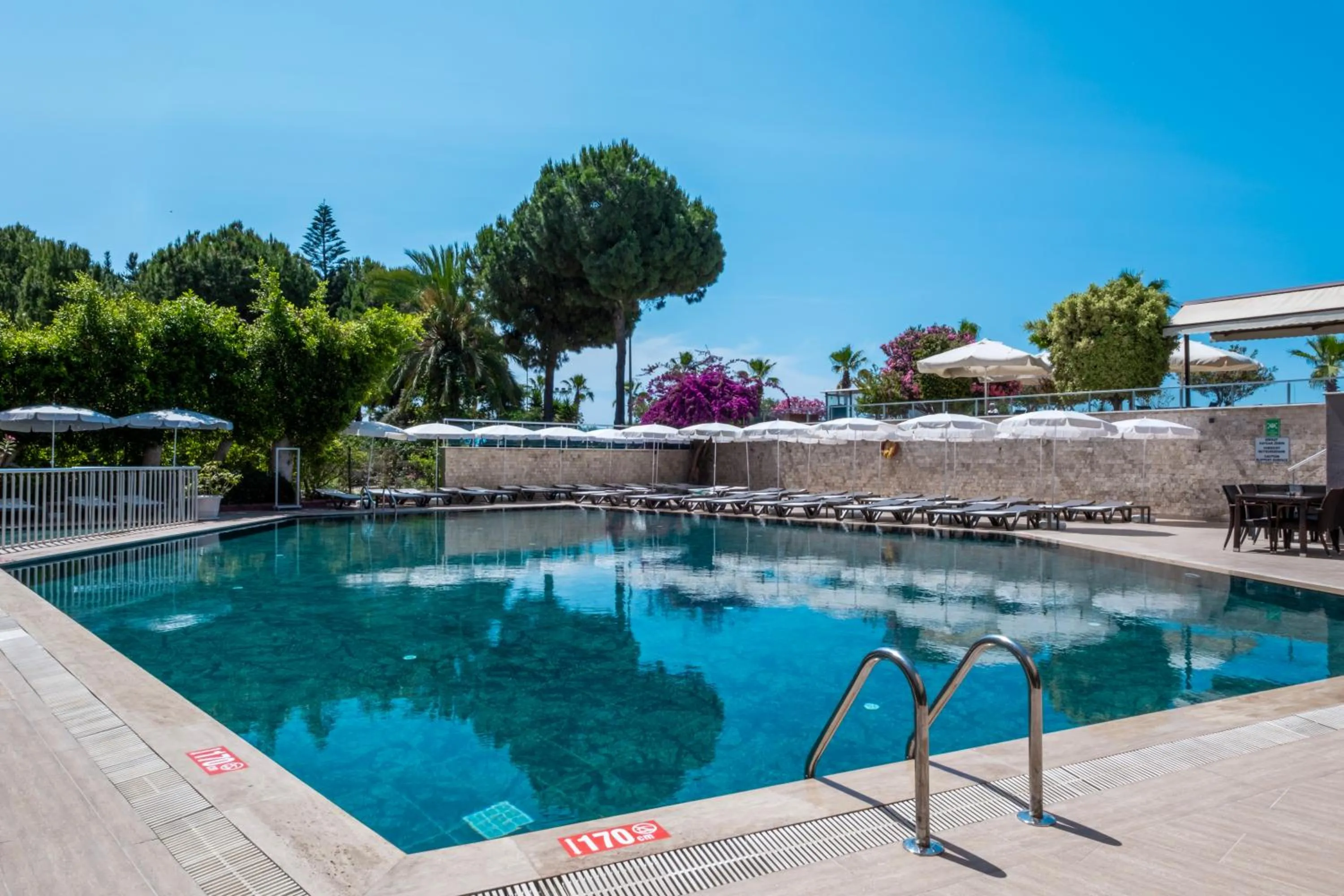 Day in Parador Sky Hotel All Inclusive