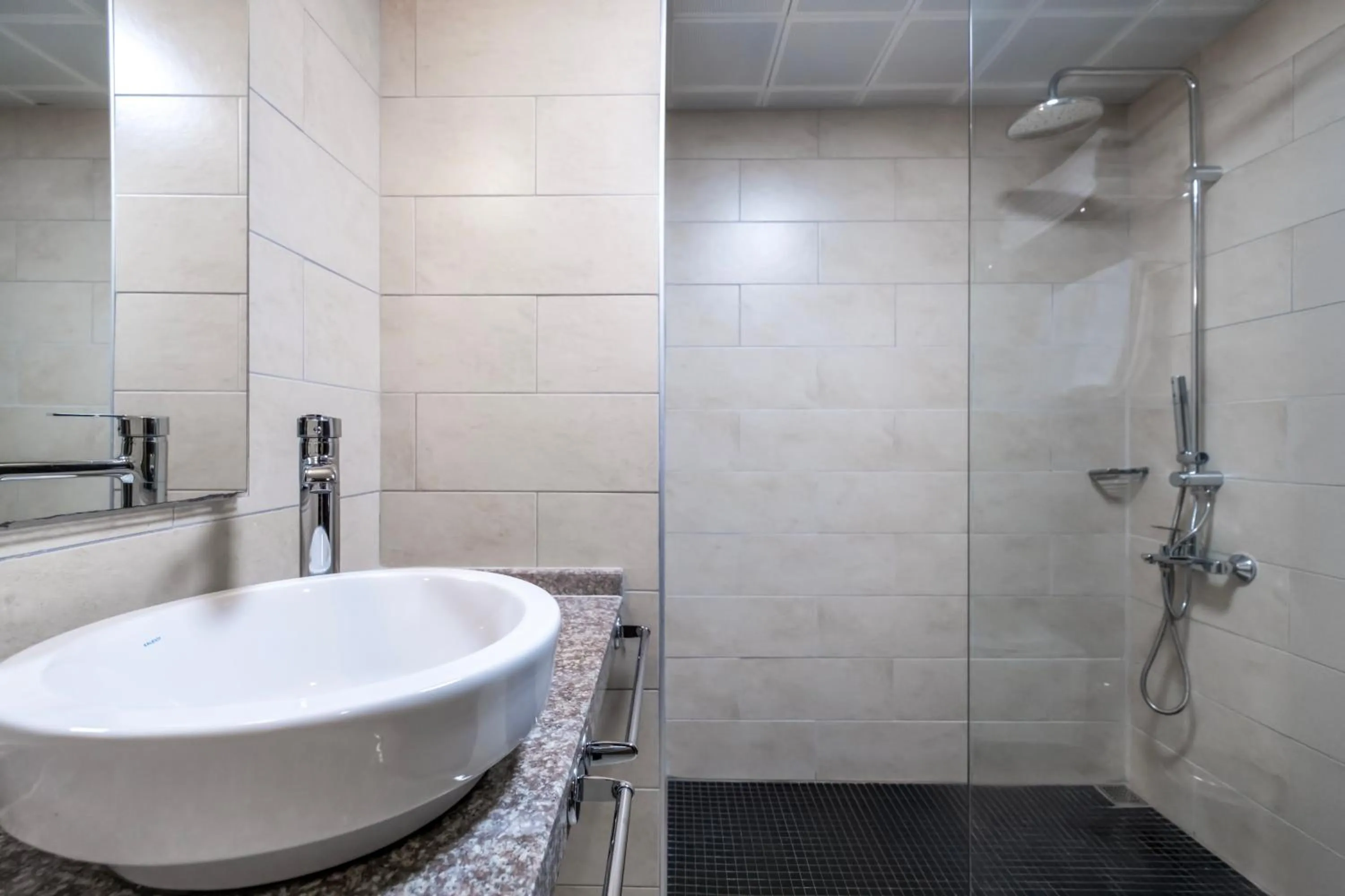 Toilet in Parador Sky Hotel All Inclusive