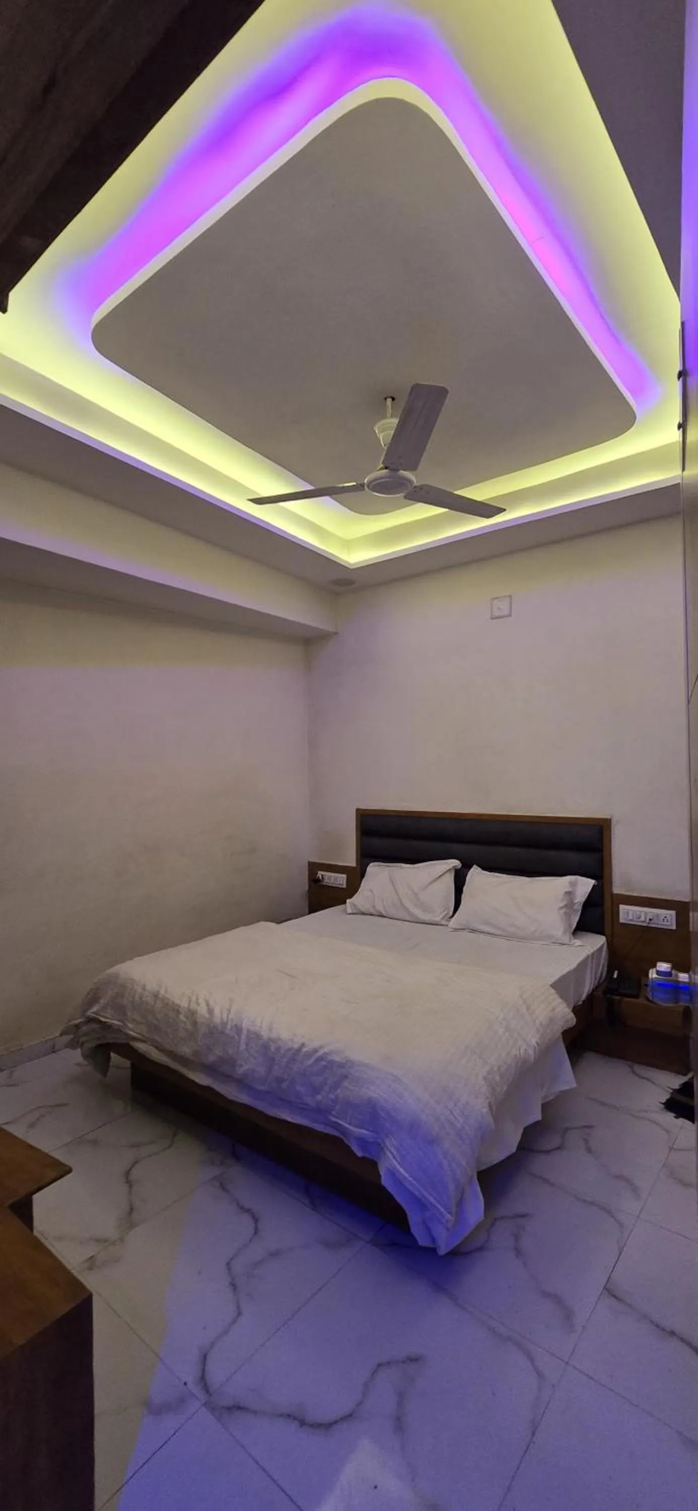 Bedroom, Bed in hotel sunrise inn