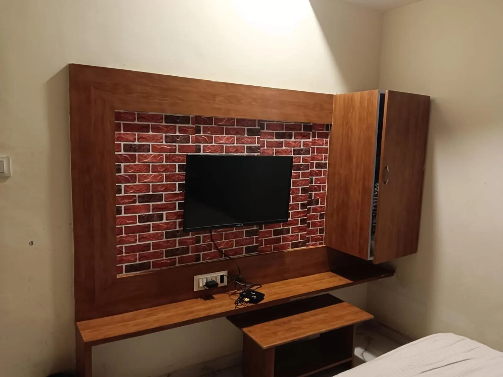 Bedroom in hotel sunrise inn