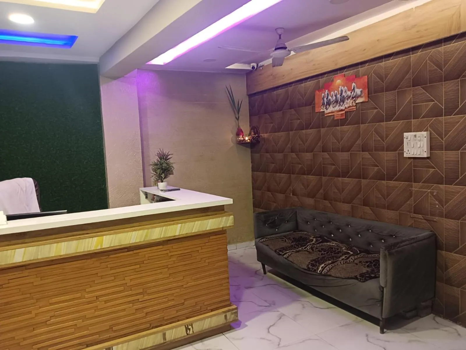 Living room in hotel sunrise inn