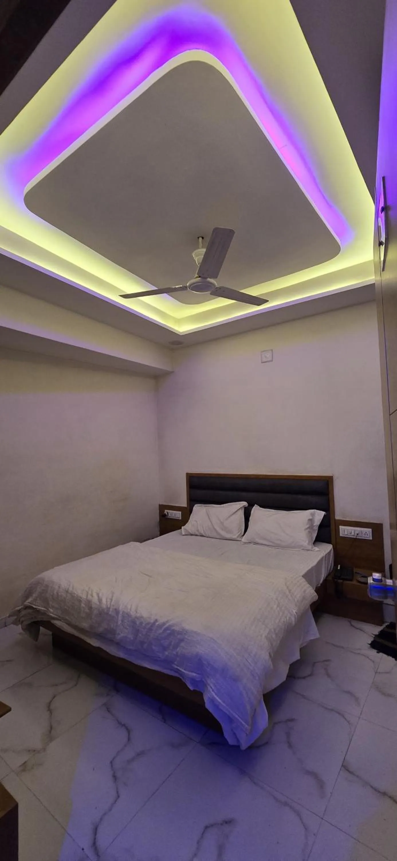 Bedroom, Bed in hotel sunrise inn