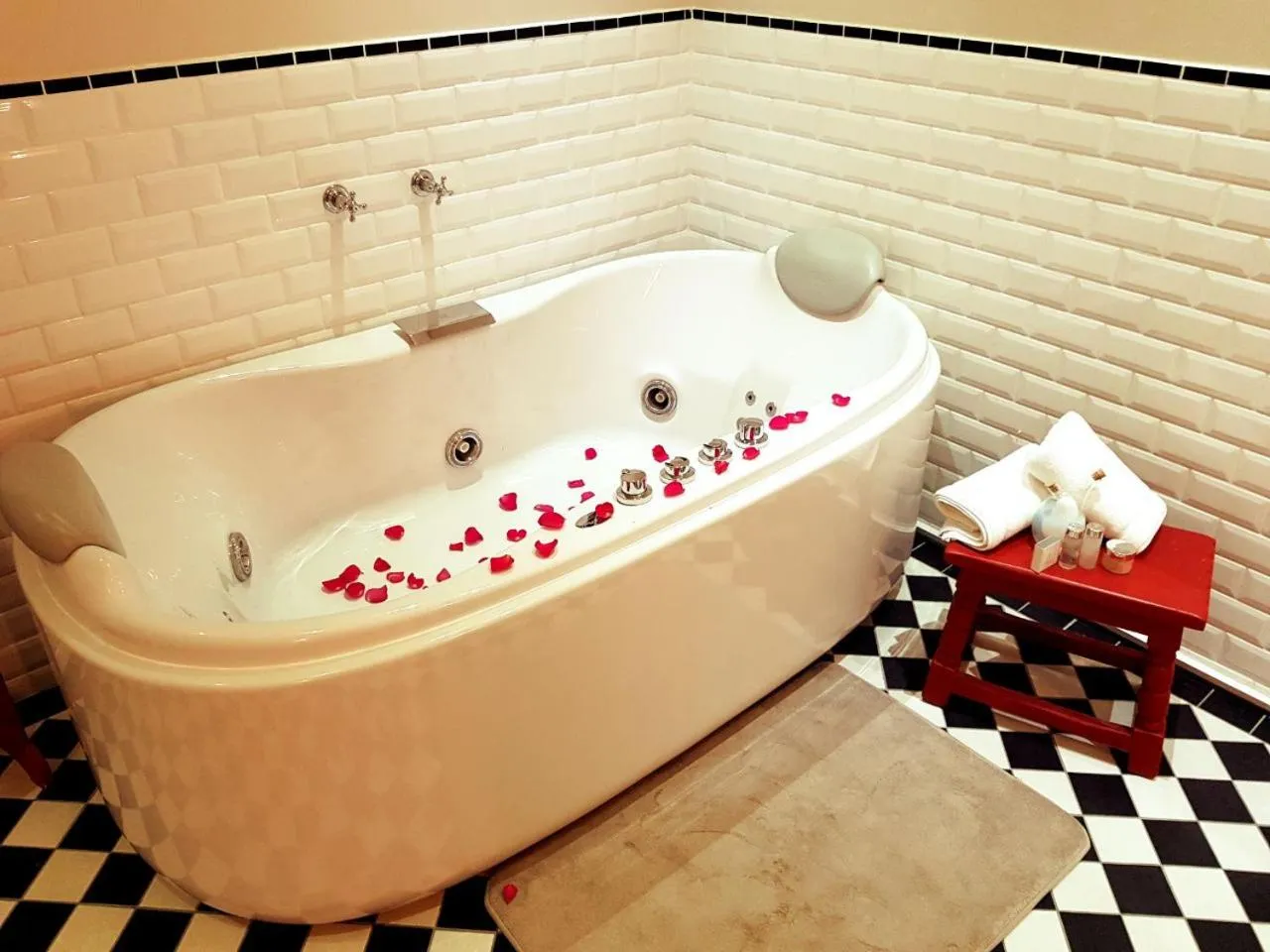 Bathroom in Royal St. Andrews Hotel, Spa and Conference Centre