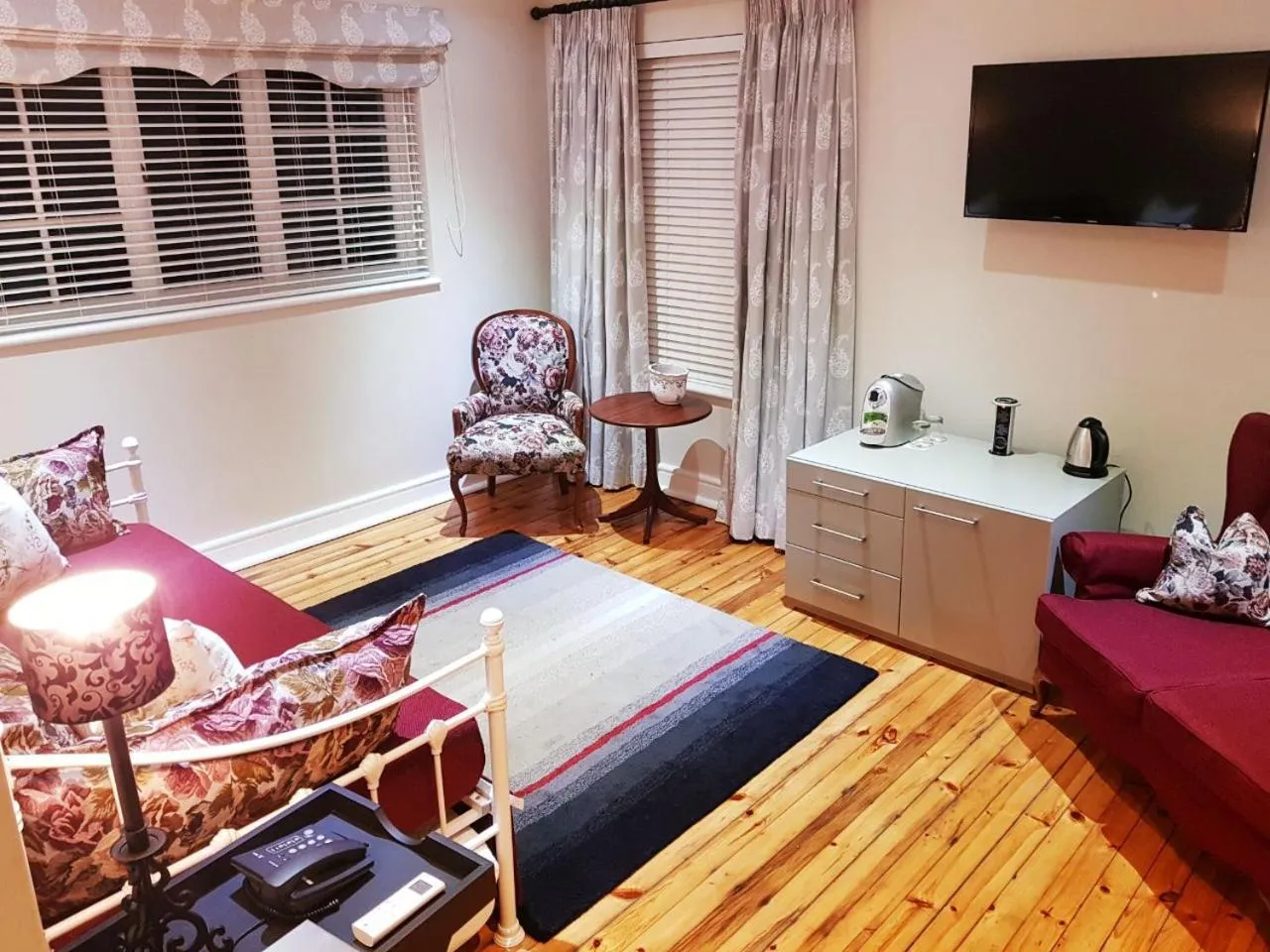 Living room, Bed in Royal St. Andrews Hotel, Spa and Conference Centre