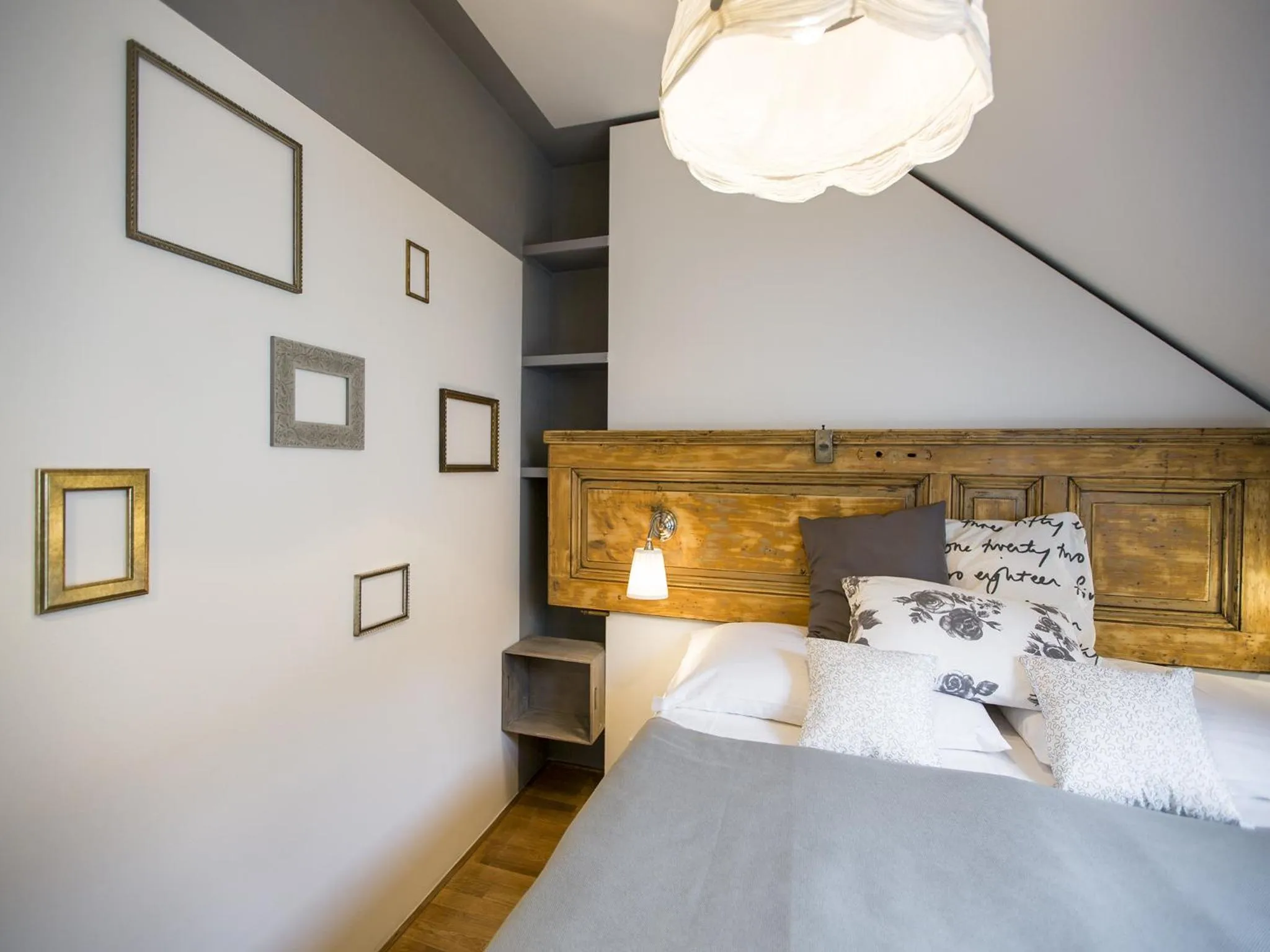 Bedroom, Bed in Miss Sophie's New Town & Wellness