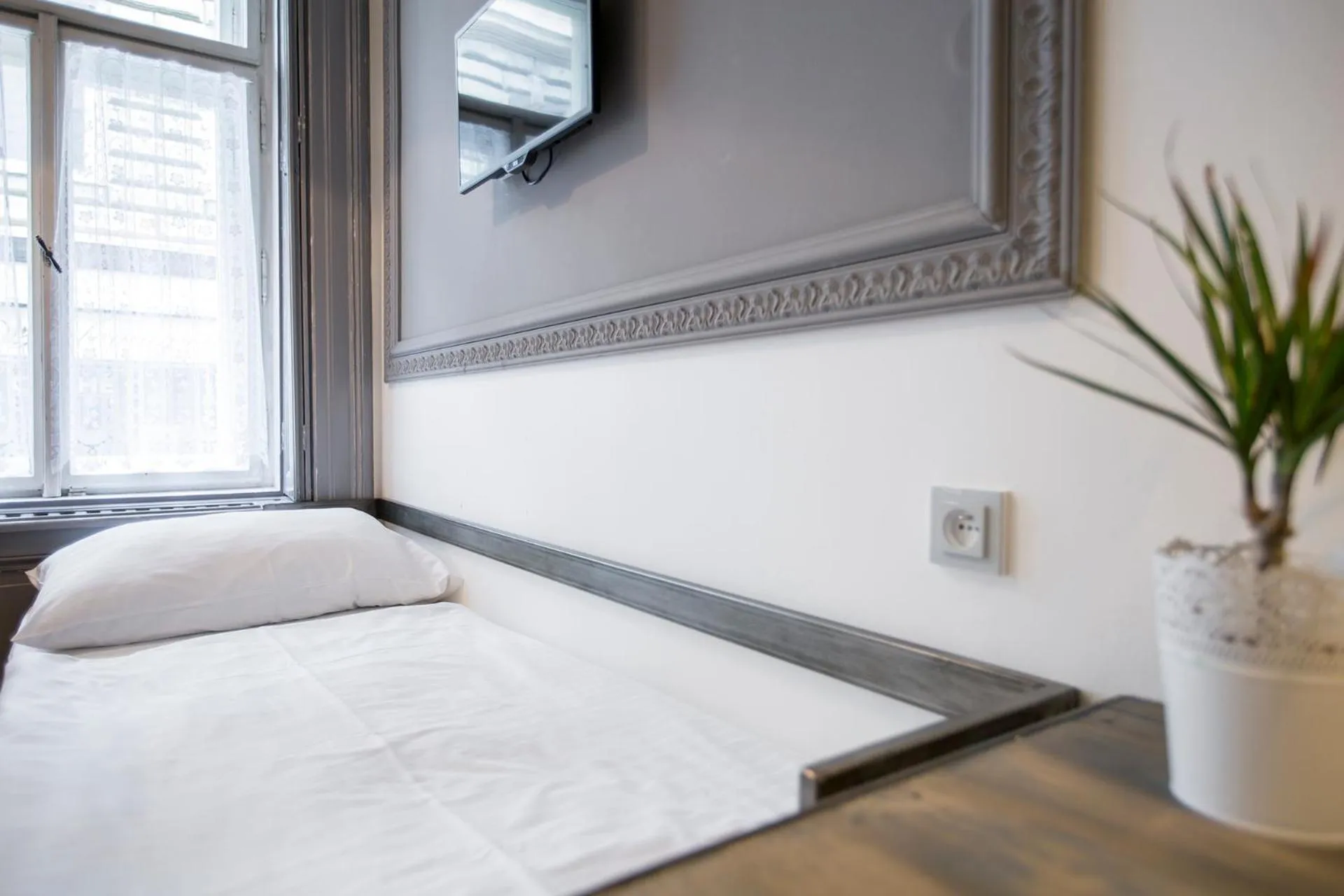 Bed in Miss Sophie's New Town & Wellness