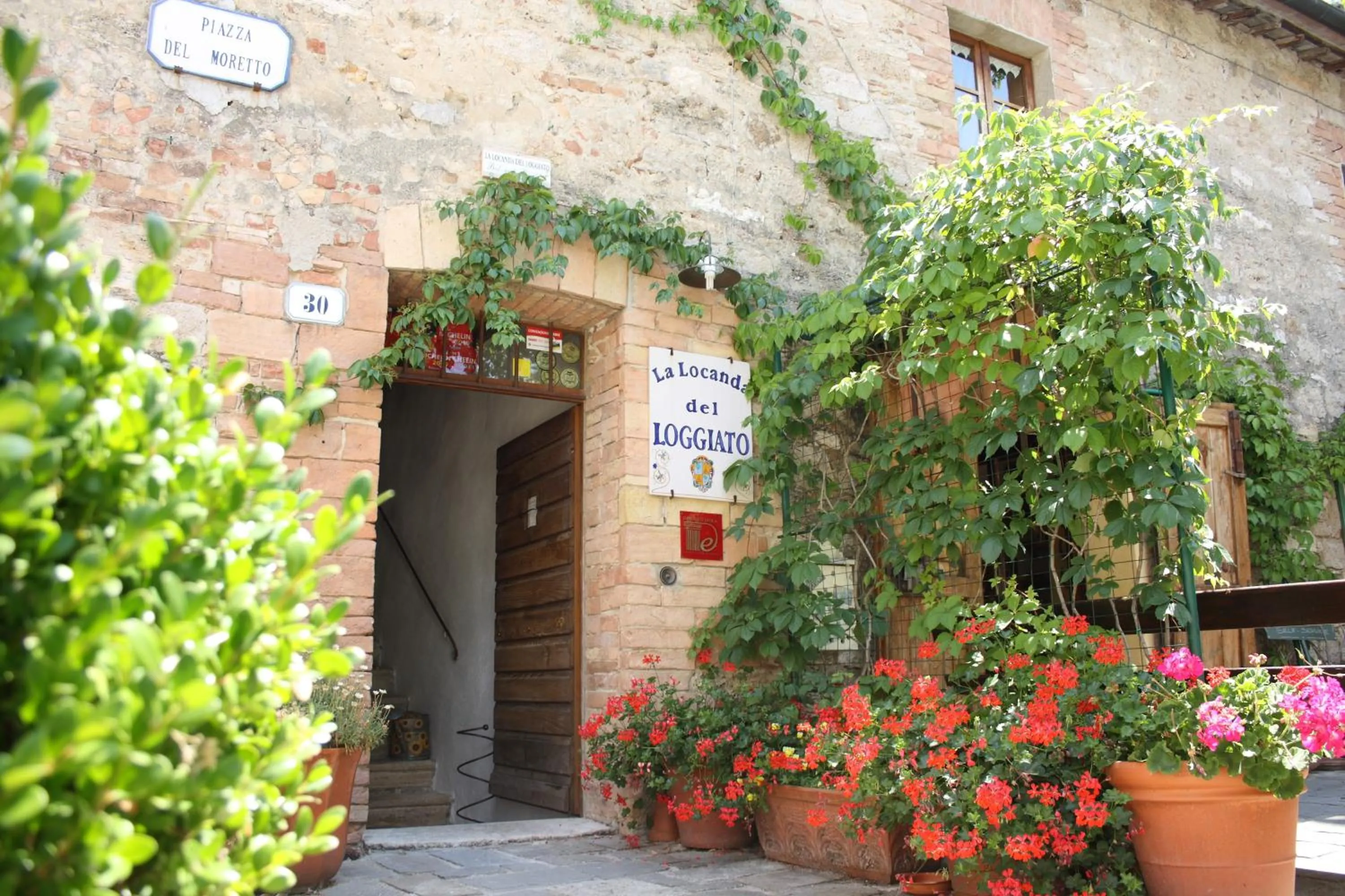 Facade/entrance in La Locanda del Loggiato
