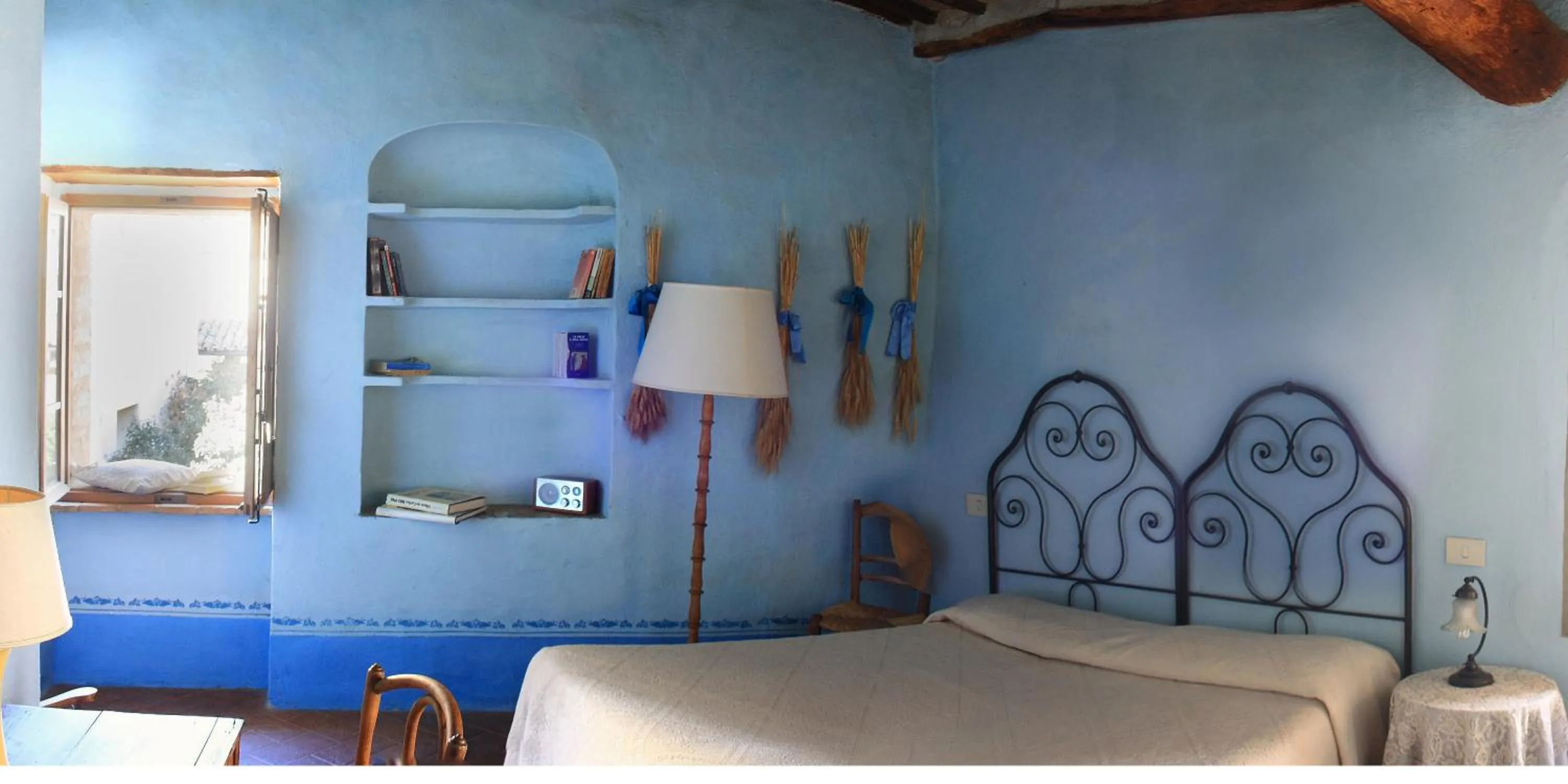 Photo of the whole room, Bed in La Locanda del Loggiato