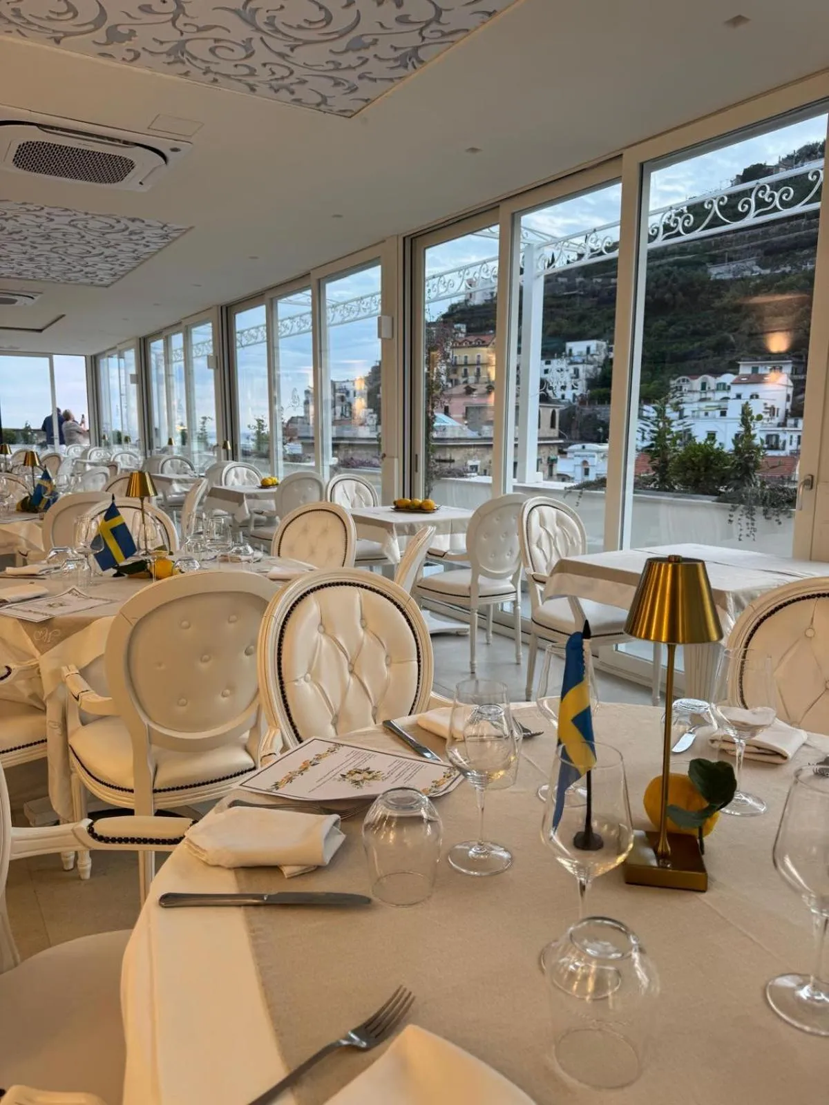 Restaurant/places to eat in Minori Palace