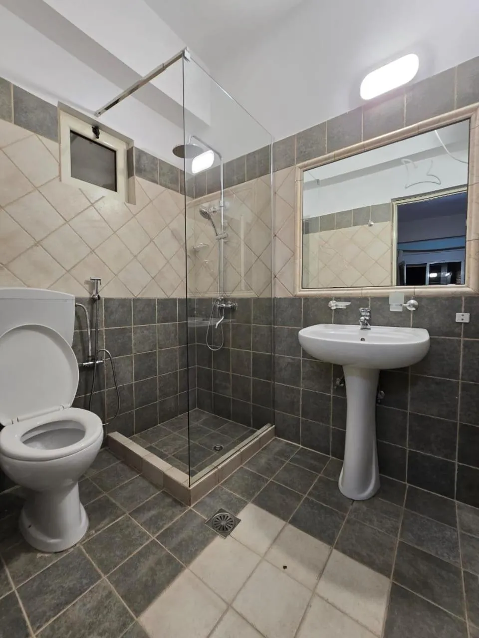 Bathroom in Olivet Hotel