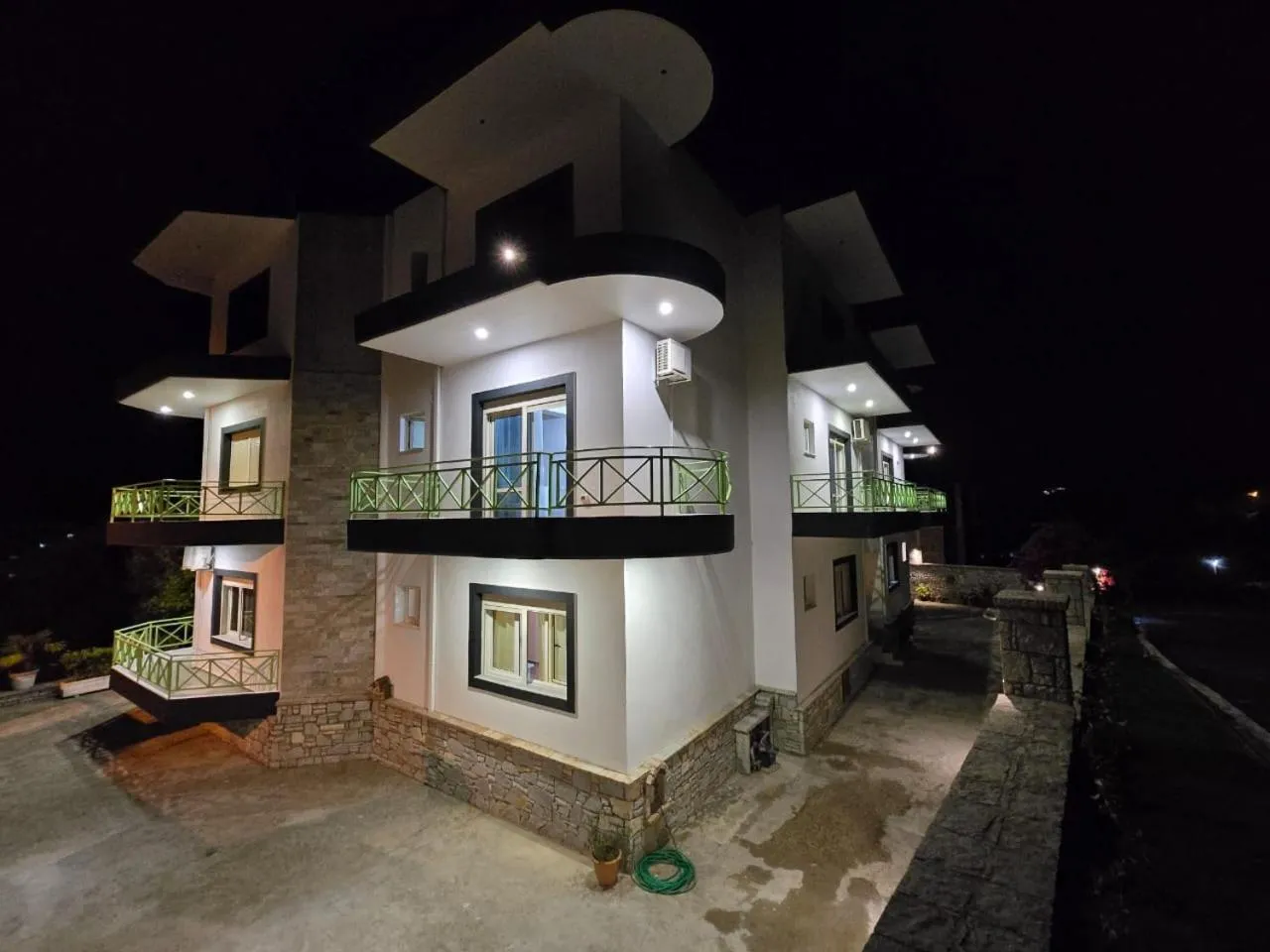 Property building in Olivet Hotel