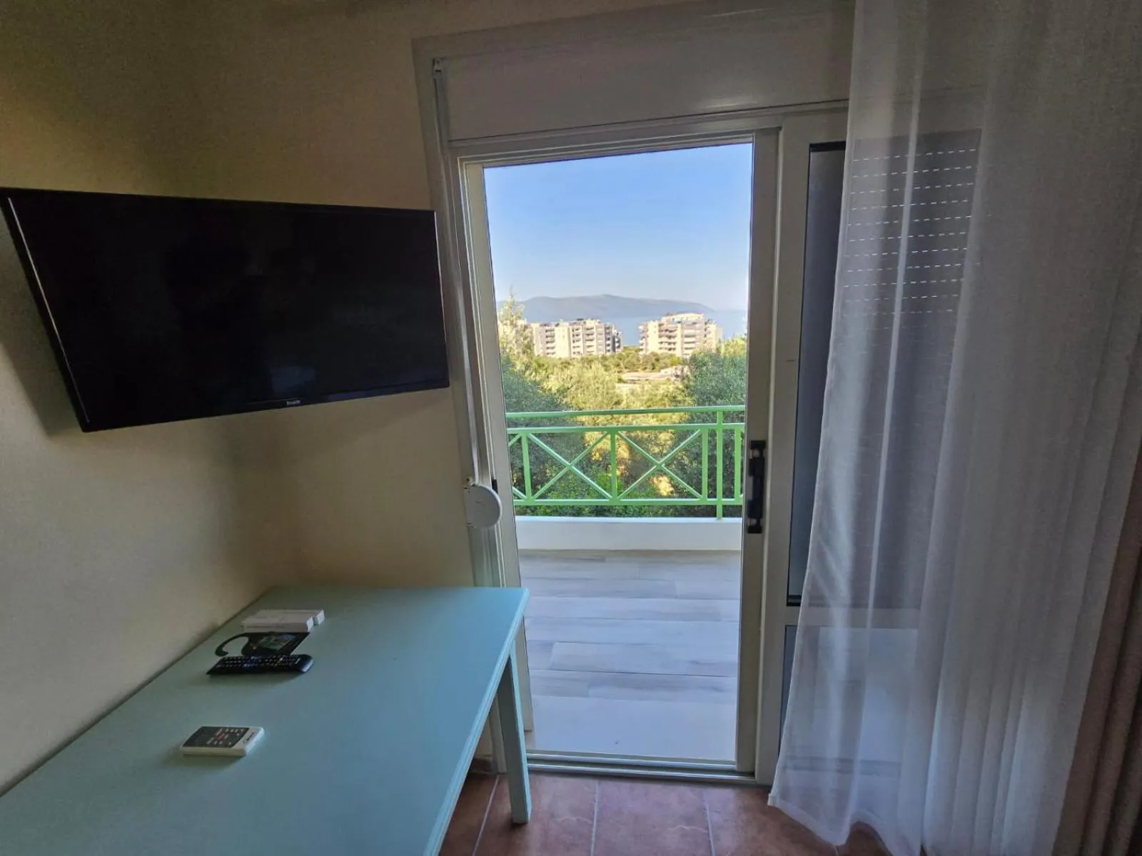 TV and multimedia in Olivet Hotel