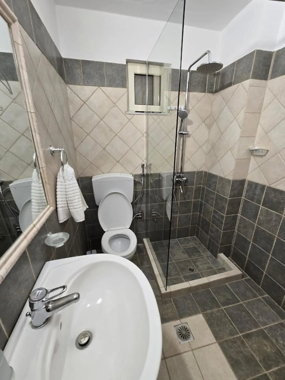 Shower in Olivet Hotel