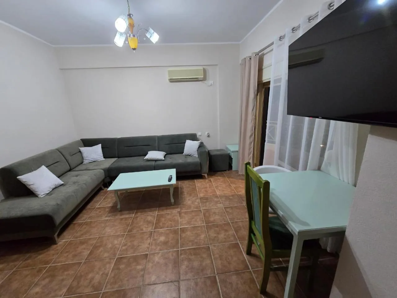 Living room in Olivet Hotel