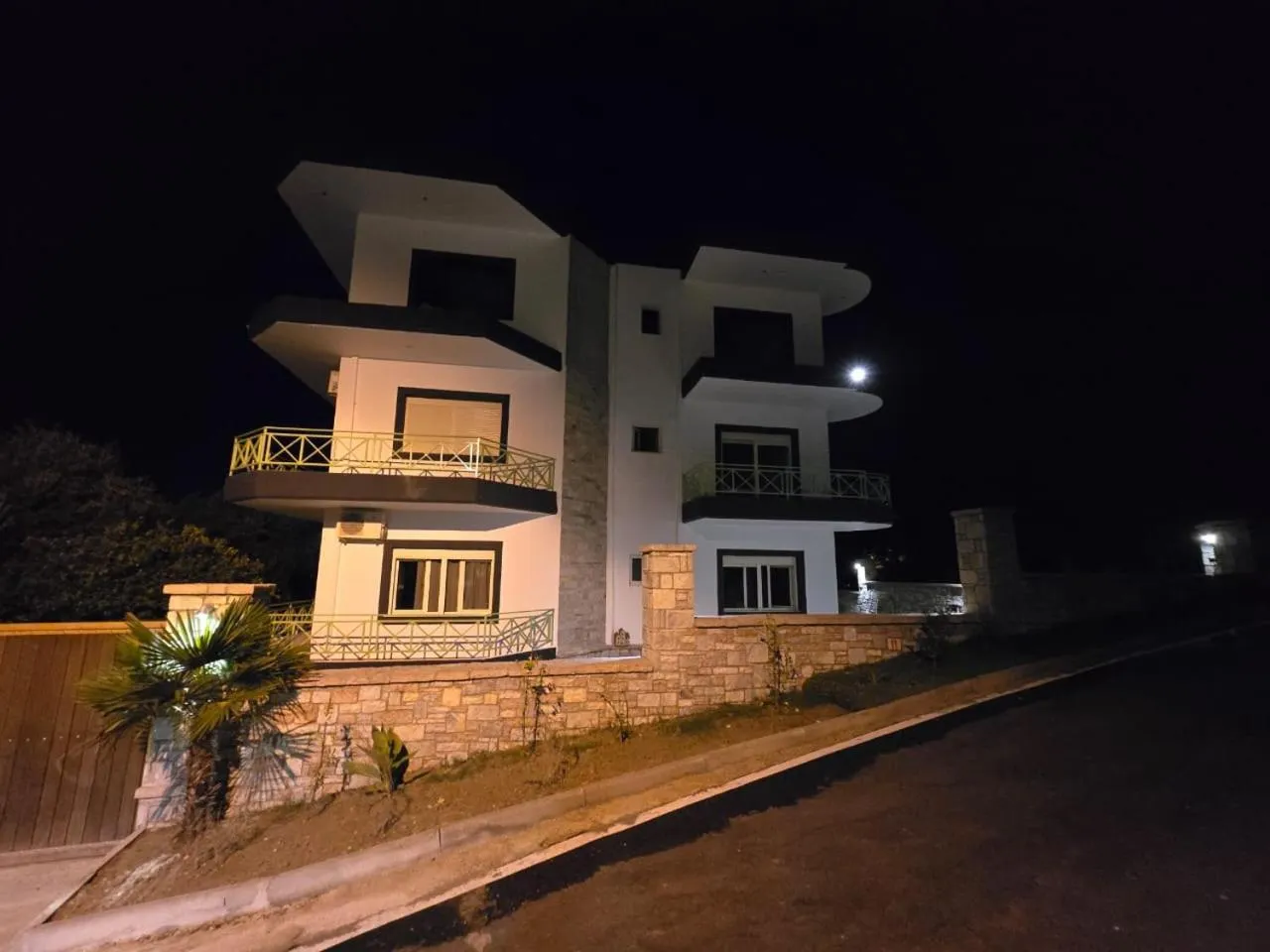 Property building in Olivet Hotel