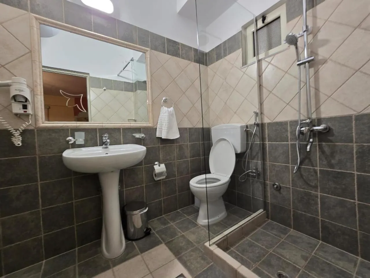 Bathroom in Olivet Hotel