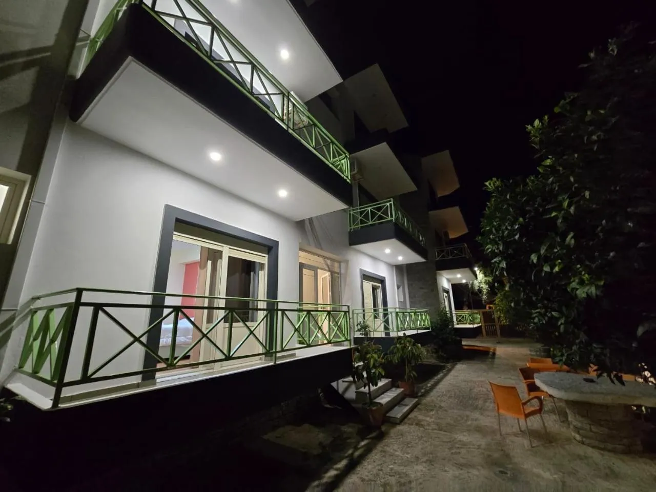 Property building in Olivet Hotel