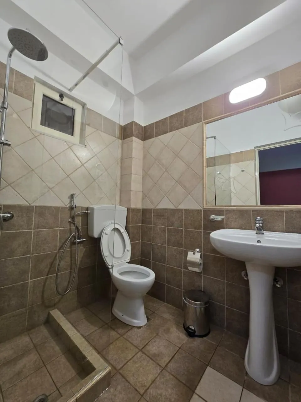 Shower in Olivet Hotel