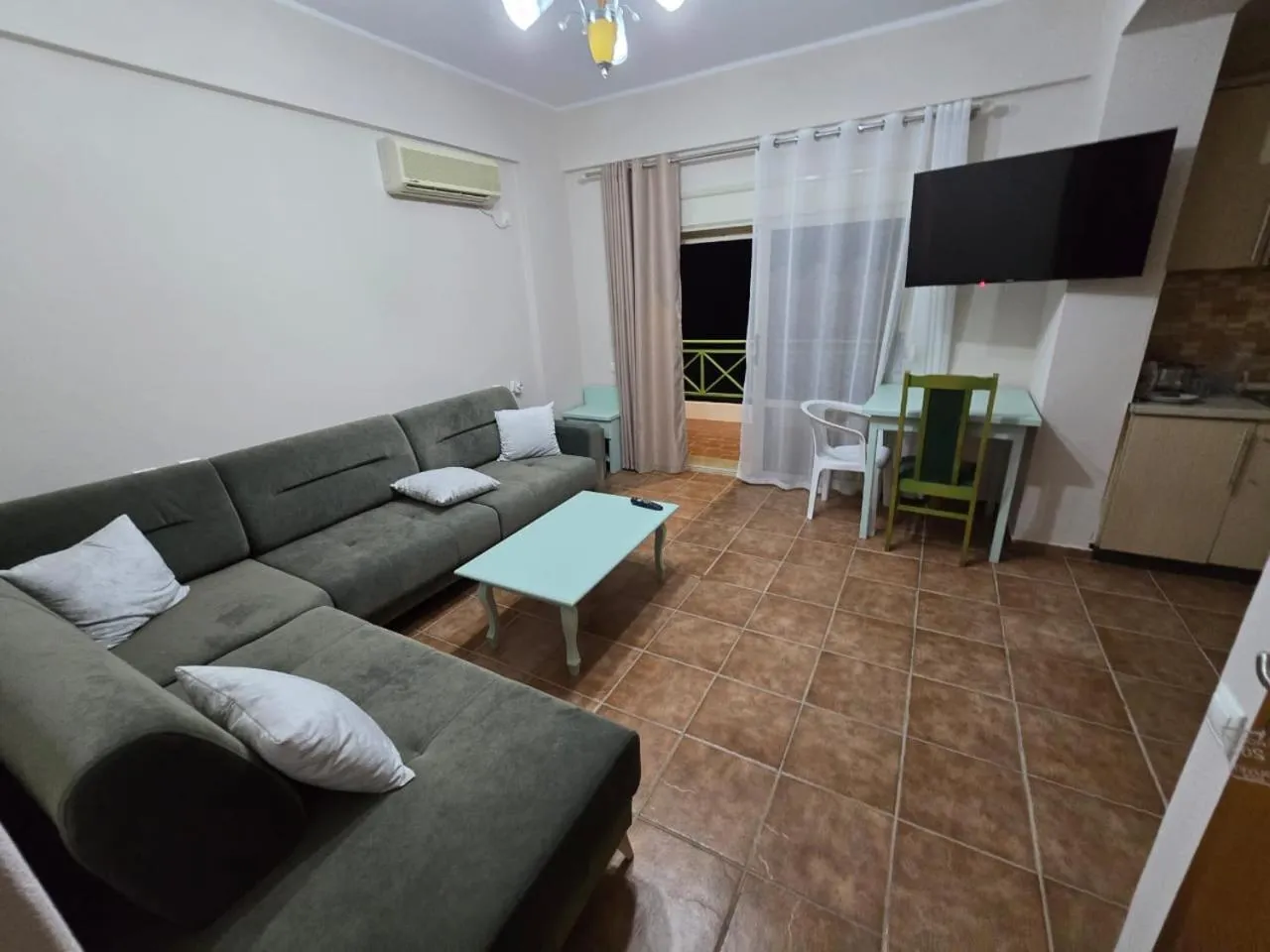 Living room in Olivet Hotel