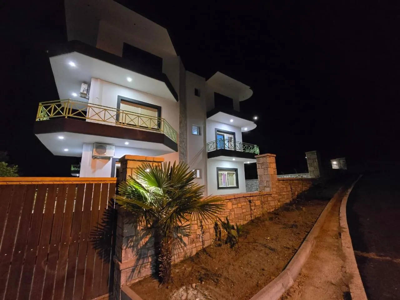 Property building in Olivet Hotel