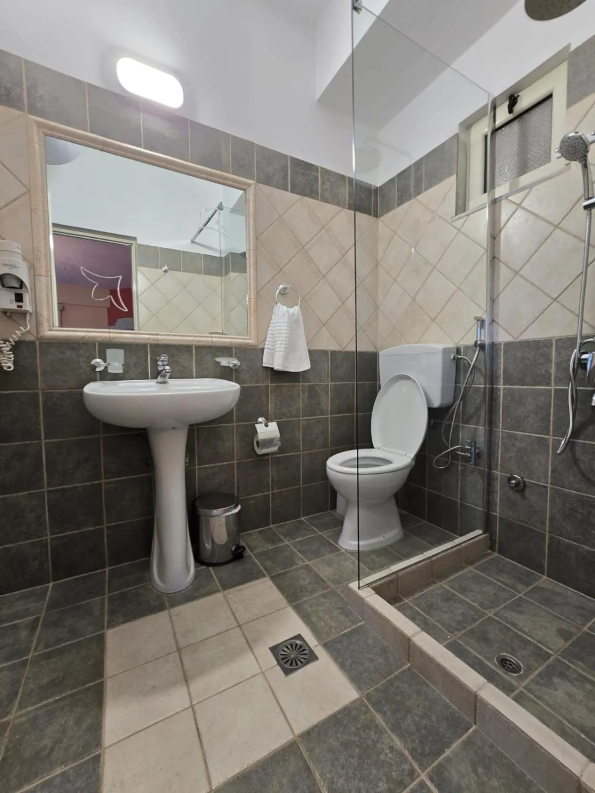 Bathroom in Olivet Hotel